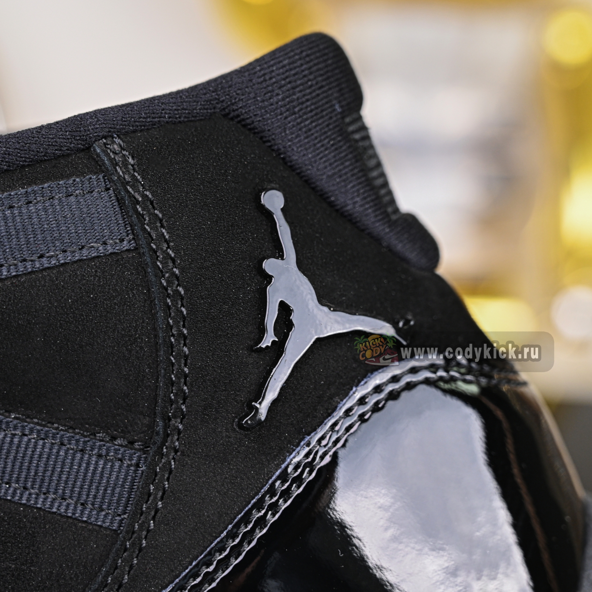 Air Jordan 11 retro cap and gown  378037-005