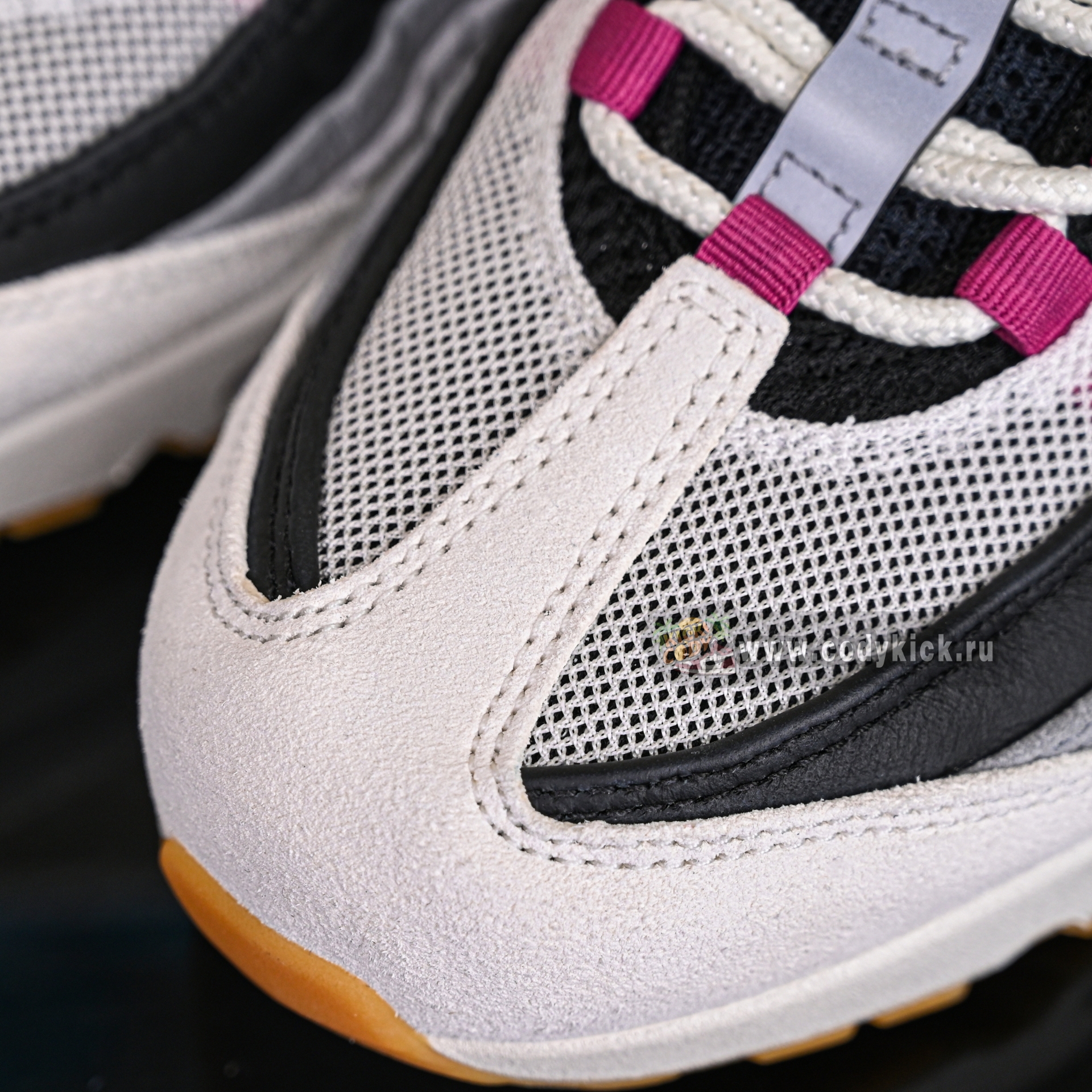 Nike SB x Air Max 95“SummitWhite/Photon Dust”  HF7545-100