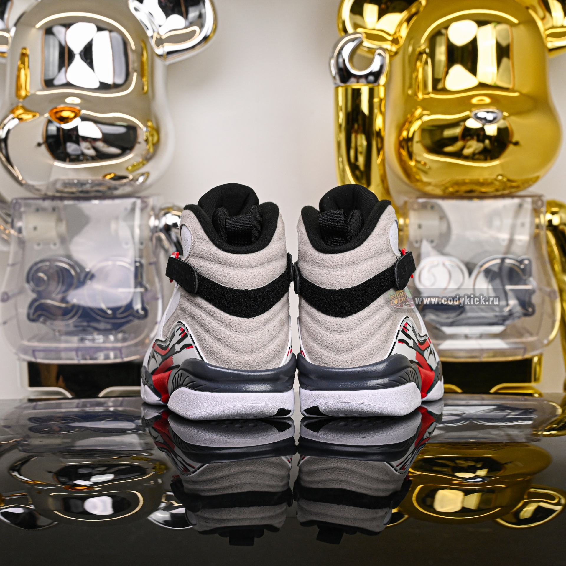 Air Jordan8“Bugs Bunny”2025   305381-100