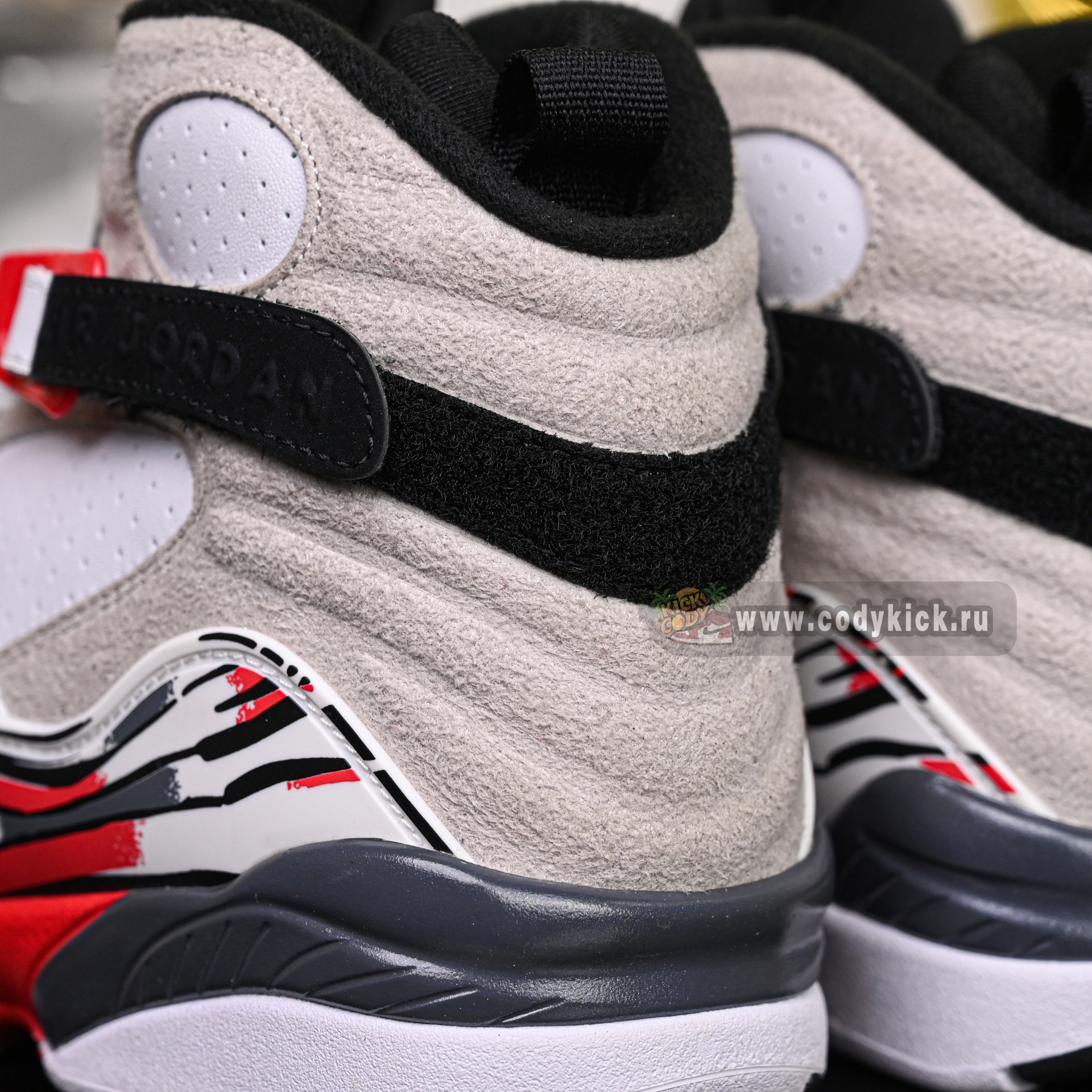 Air Jordan8“Bugs Bunny”2025   305381-100