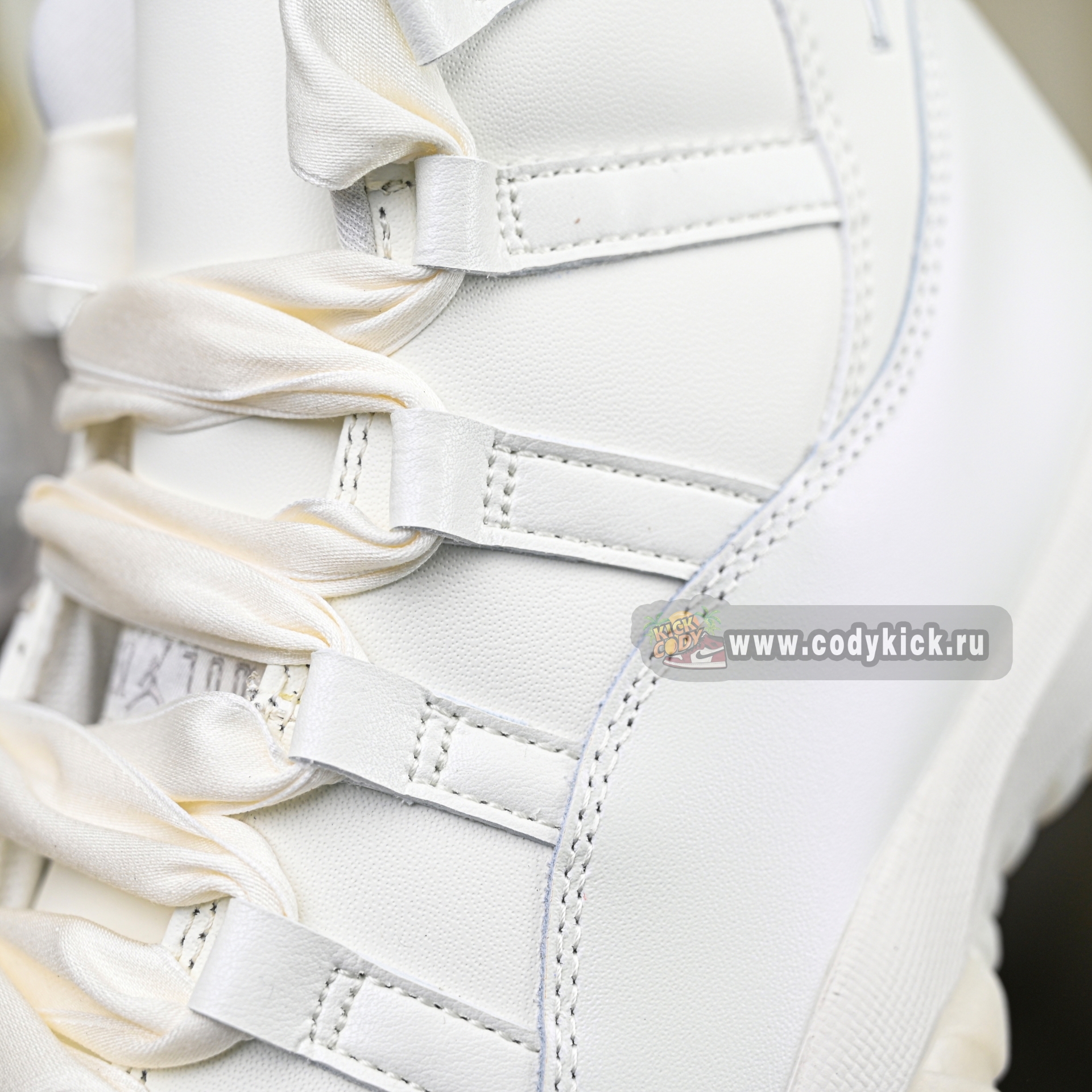 Air Jordan 11 RETRO“Pearl” AR0715-110