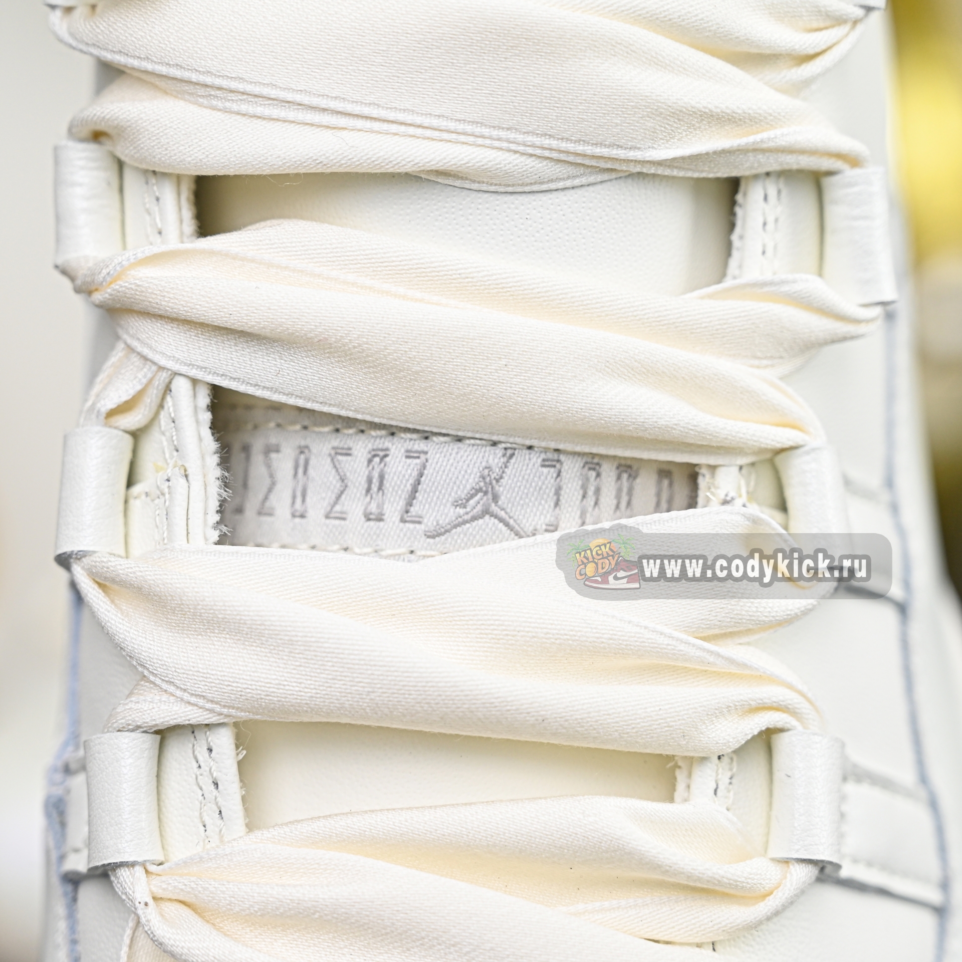 Air Jordan 11 RETRO“Pearl” AR0715-110