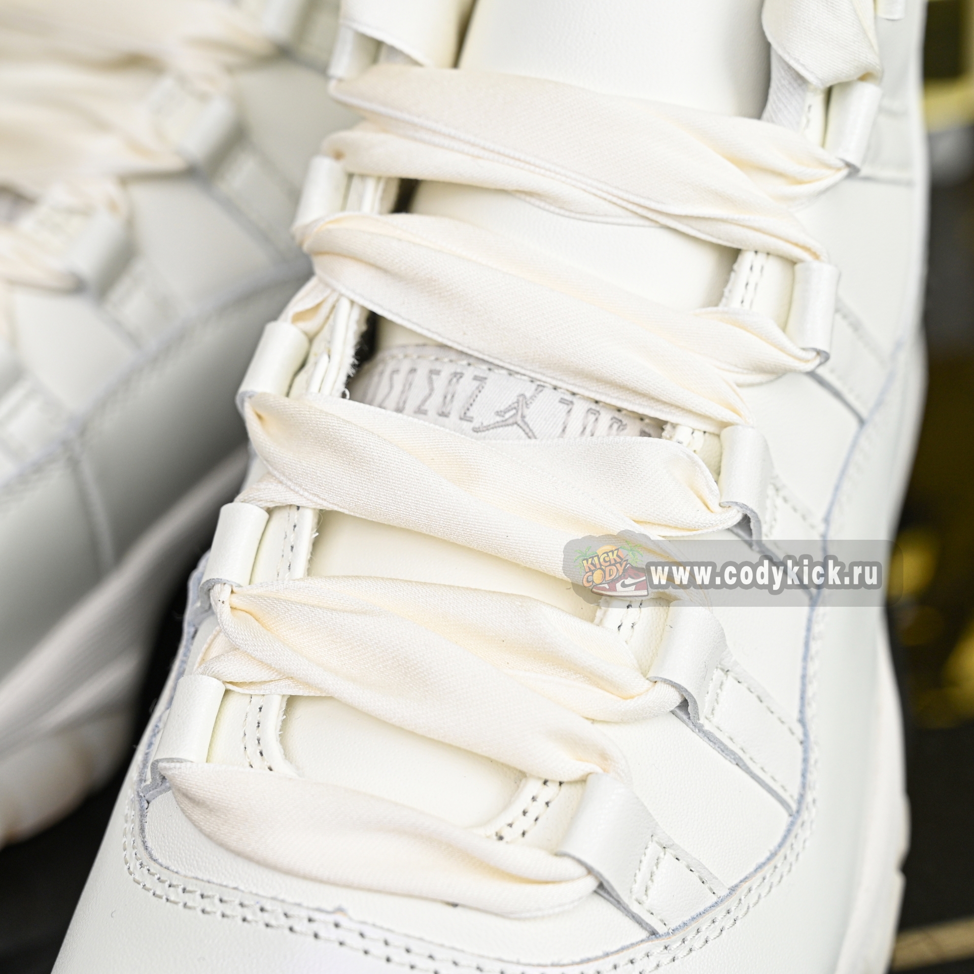 Air Jordan 11 RETRO“Pearl” AR0715-110