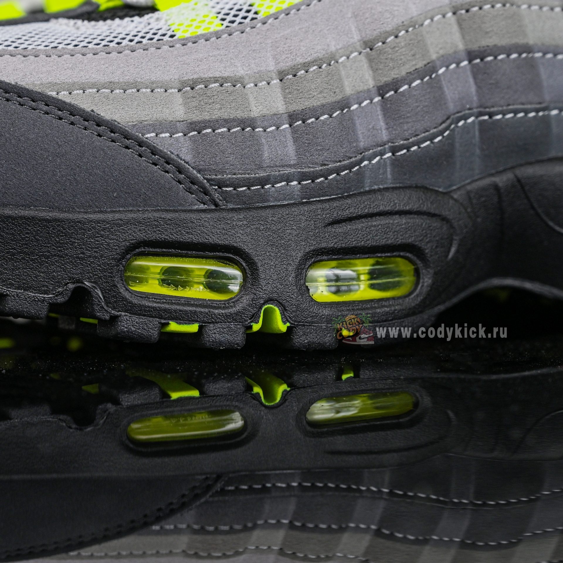 Nike Air Max 95 OG Neon  2025  HM4740-001