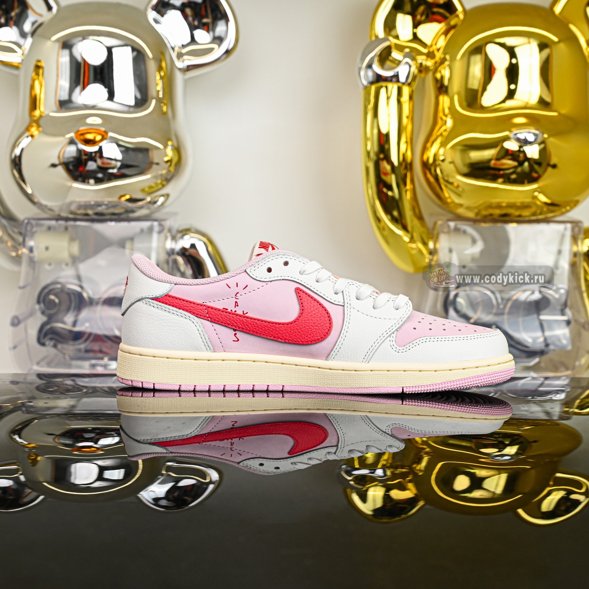 Travis Scott x  Air Jordan 1 Low OG IQ7604-101