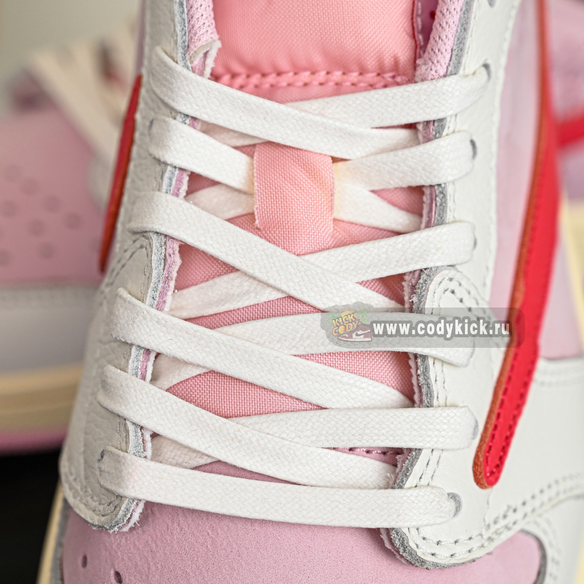 Travis Scott x  Air Jordan 1 Low OG IQ7604-101