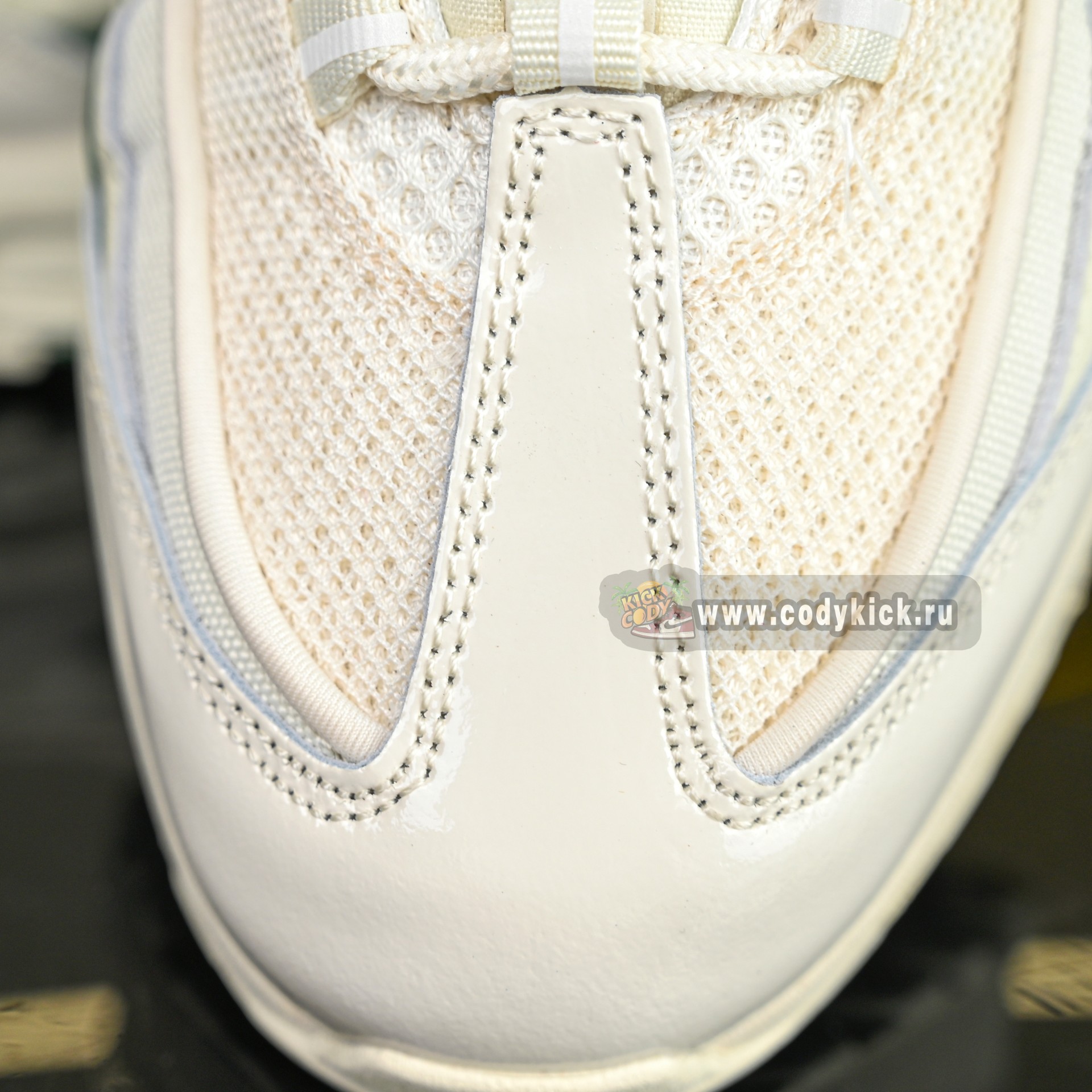 UNDEFEATED x Nike Air Max 95 OG Big Bubble   IB4453-100