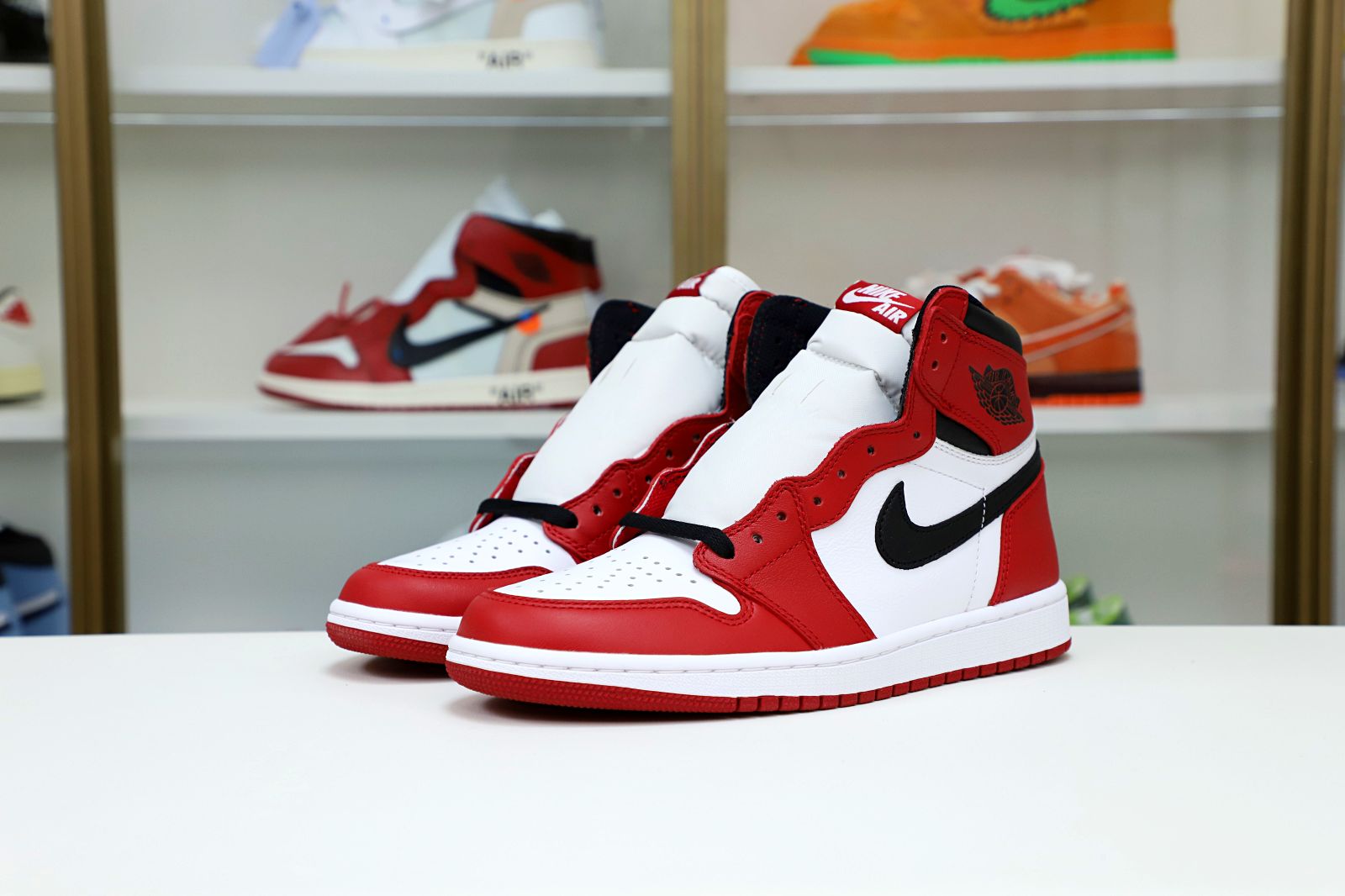 AIR JORDAN 1 RETRO HIGH OG 'CHICAGO' 2015