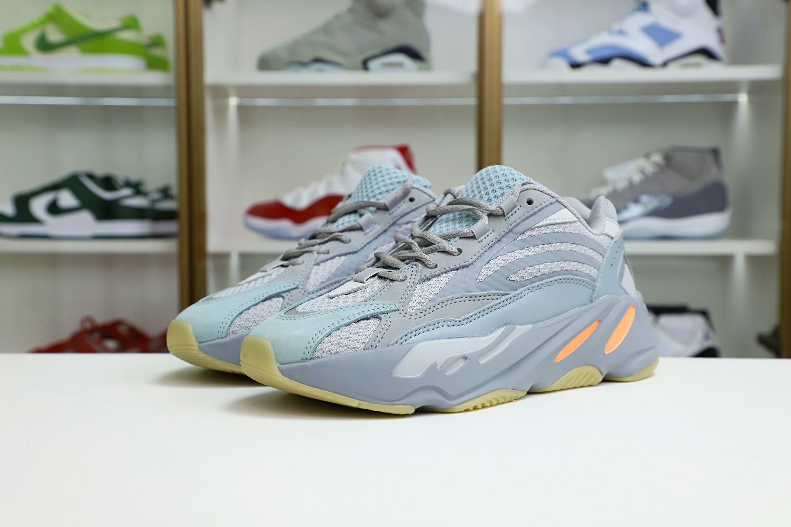 Yeezy boost 700 V2 