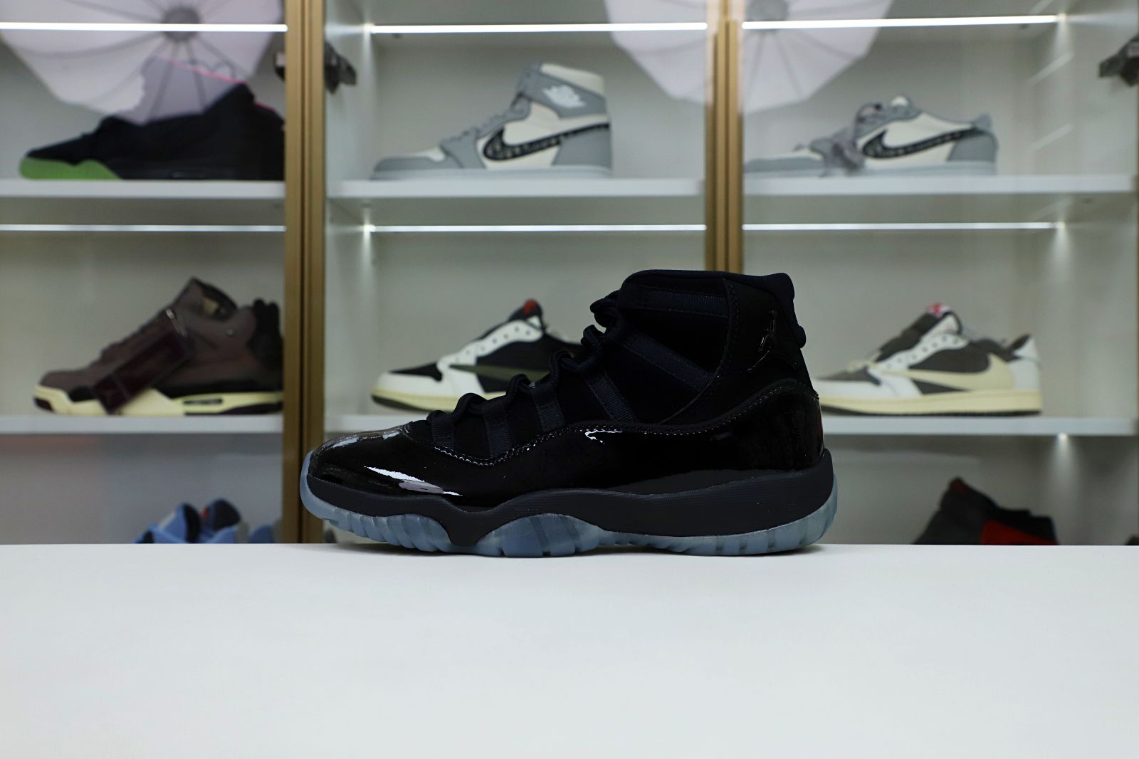 AIR JORDAN 11 RETRO 'CAP AND GOWN'