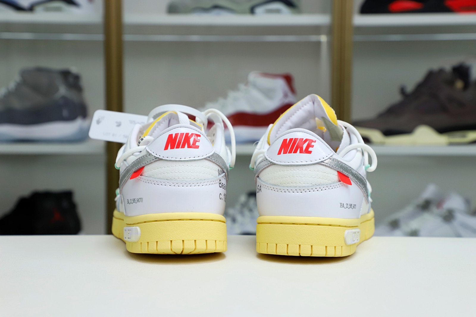 Off-White x Nike Dunk Low