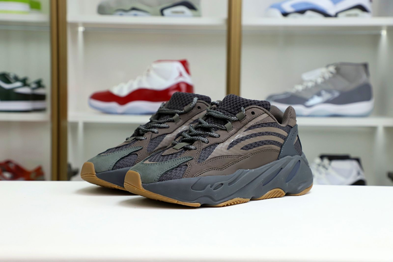 Yeezy boost 700 V2 