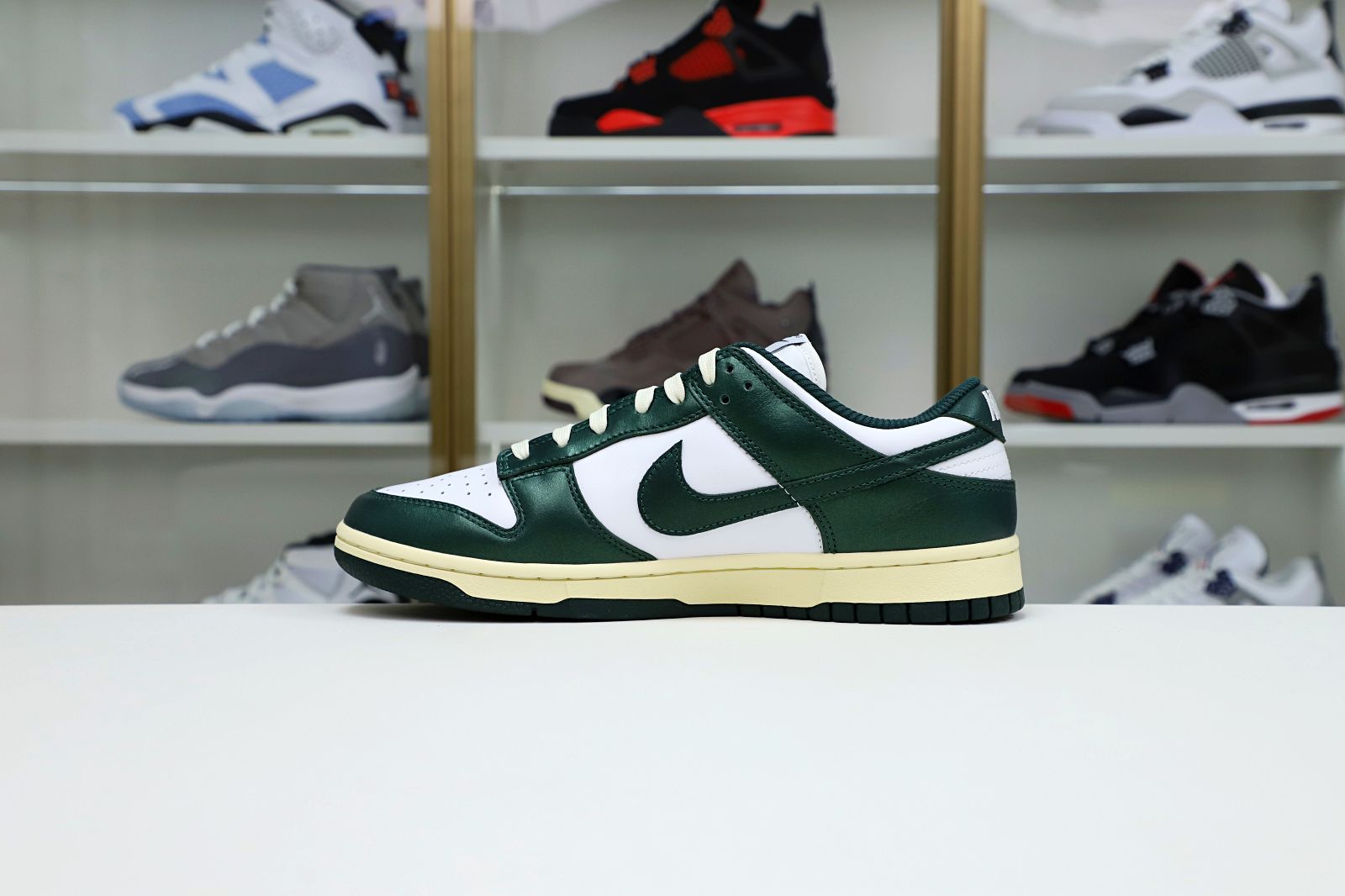 NIKE WMNS DUNK LOW 'VINTAGE GREEN'