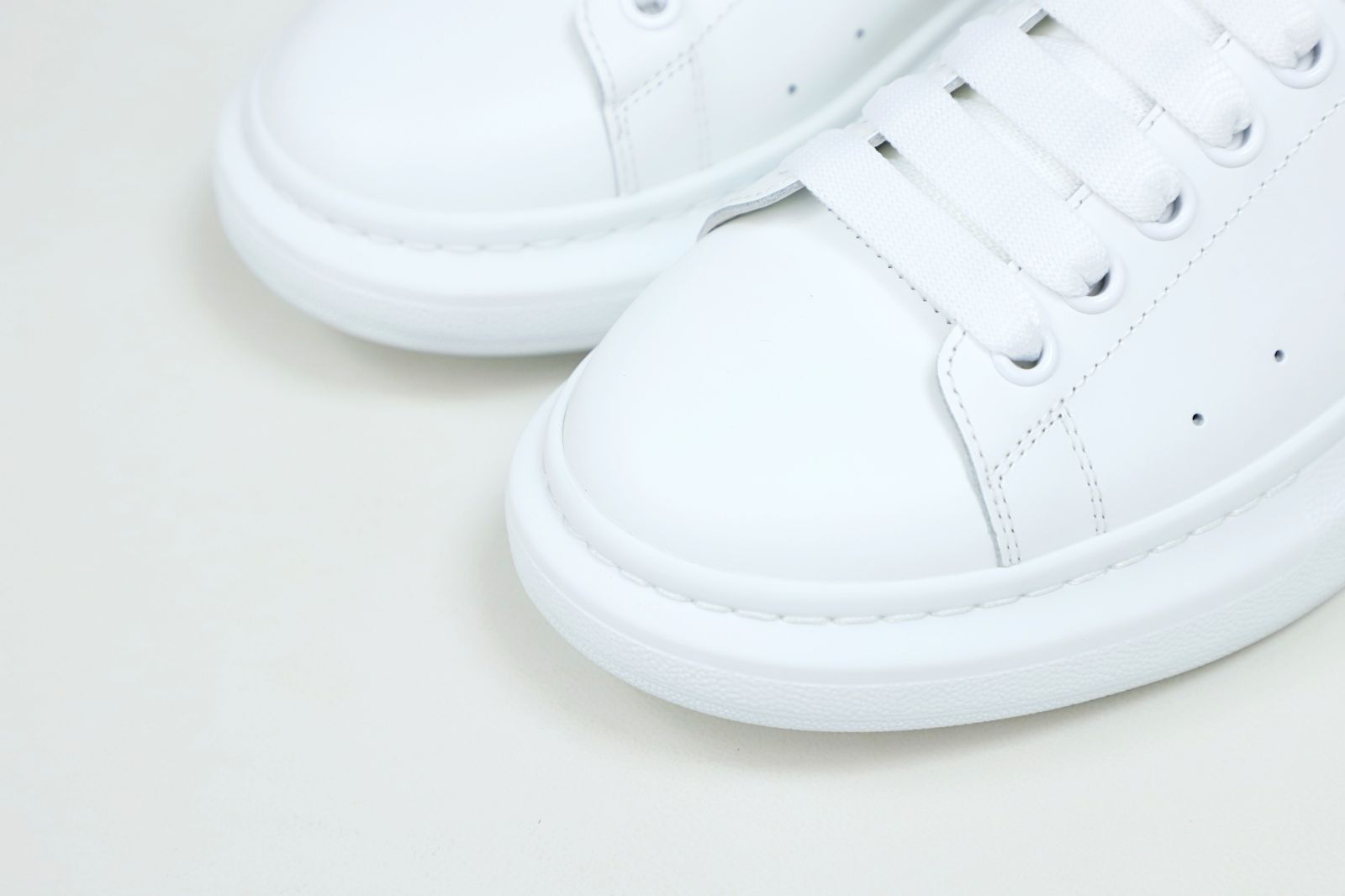 ALXNDER MC MCQUEEN WHITE SMOOTH CALF LEATHER RED SUEDE