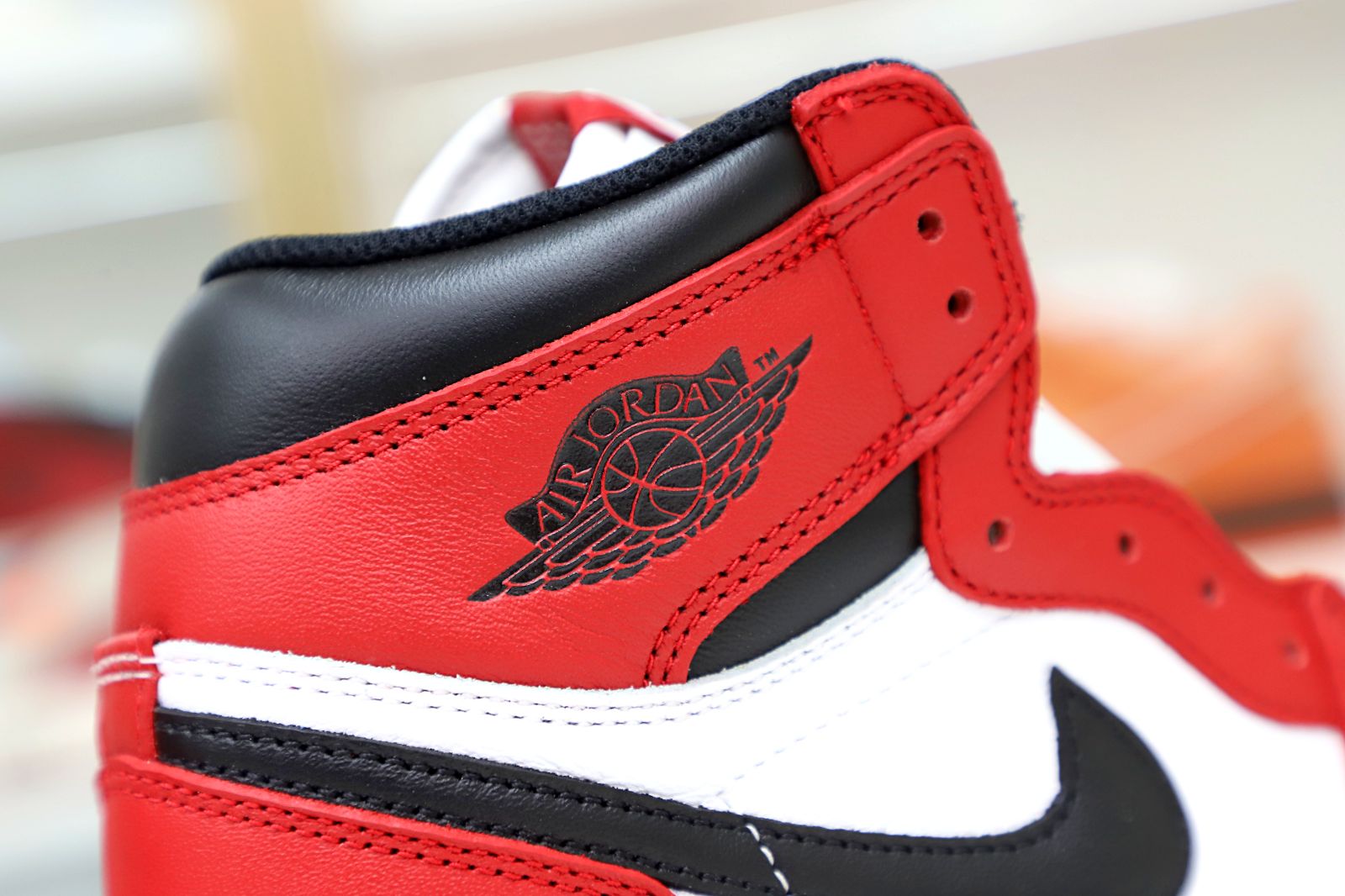 AIR JORDAN 1 RETRO HIGH OG 'CHICAGO' 2015