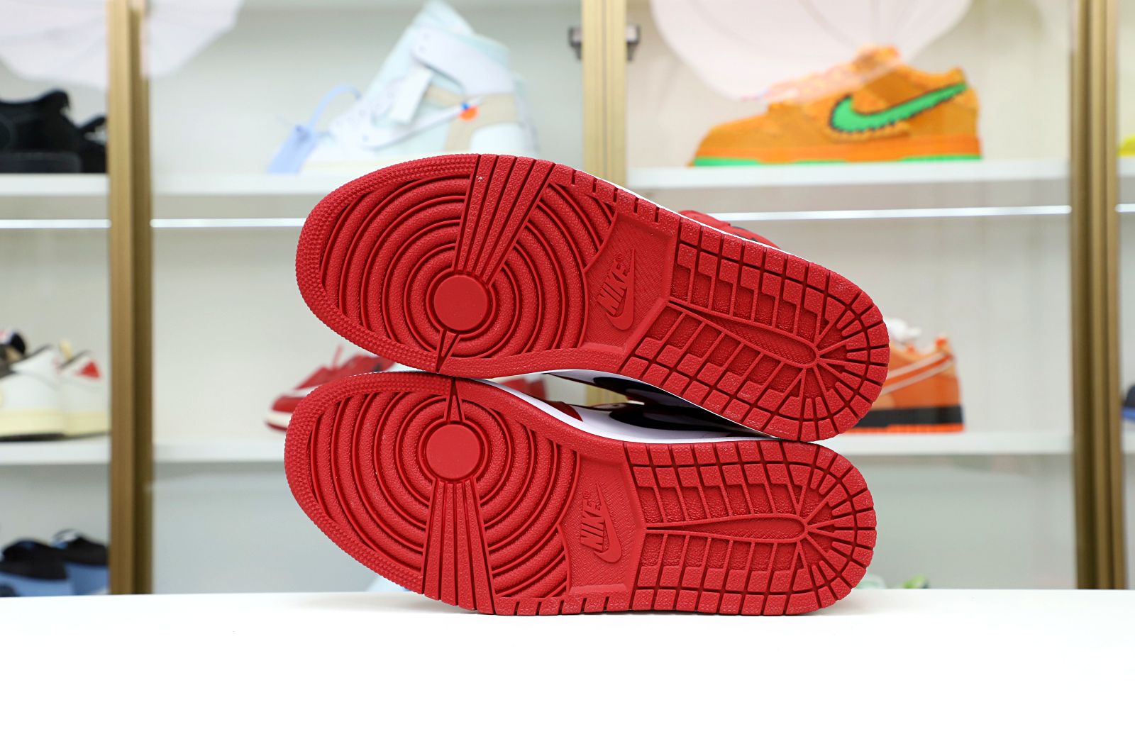 AIR JORDAN 1 RETRO HIGH OG 'CHICAGO' 2015