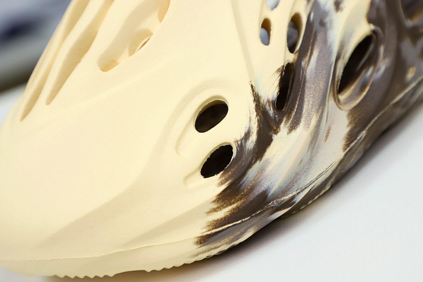 YEEZY FOAM RUNNER 'MX CREAM CLAY'