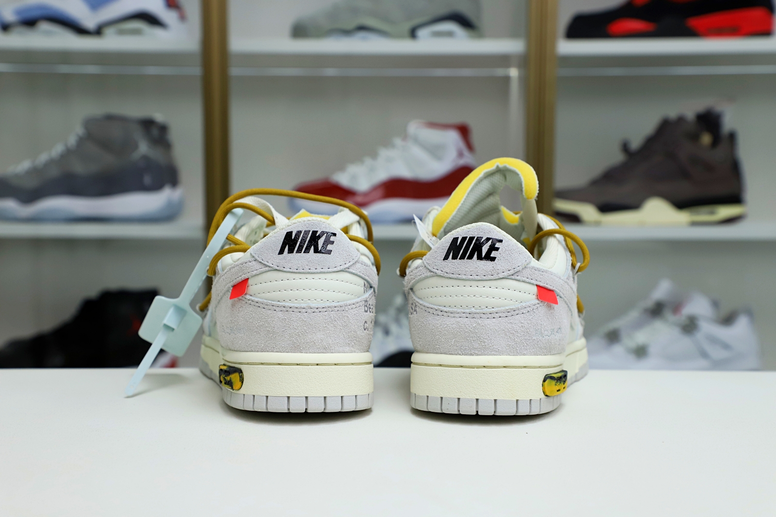 NIKE DUNK LOW OFF-WHITE LOT 37