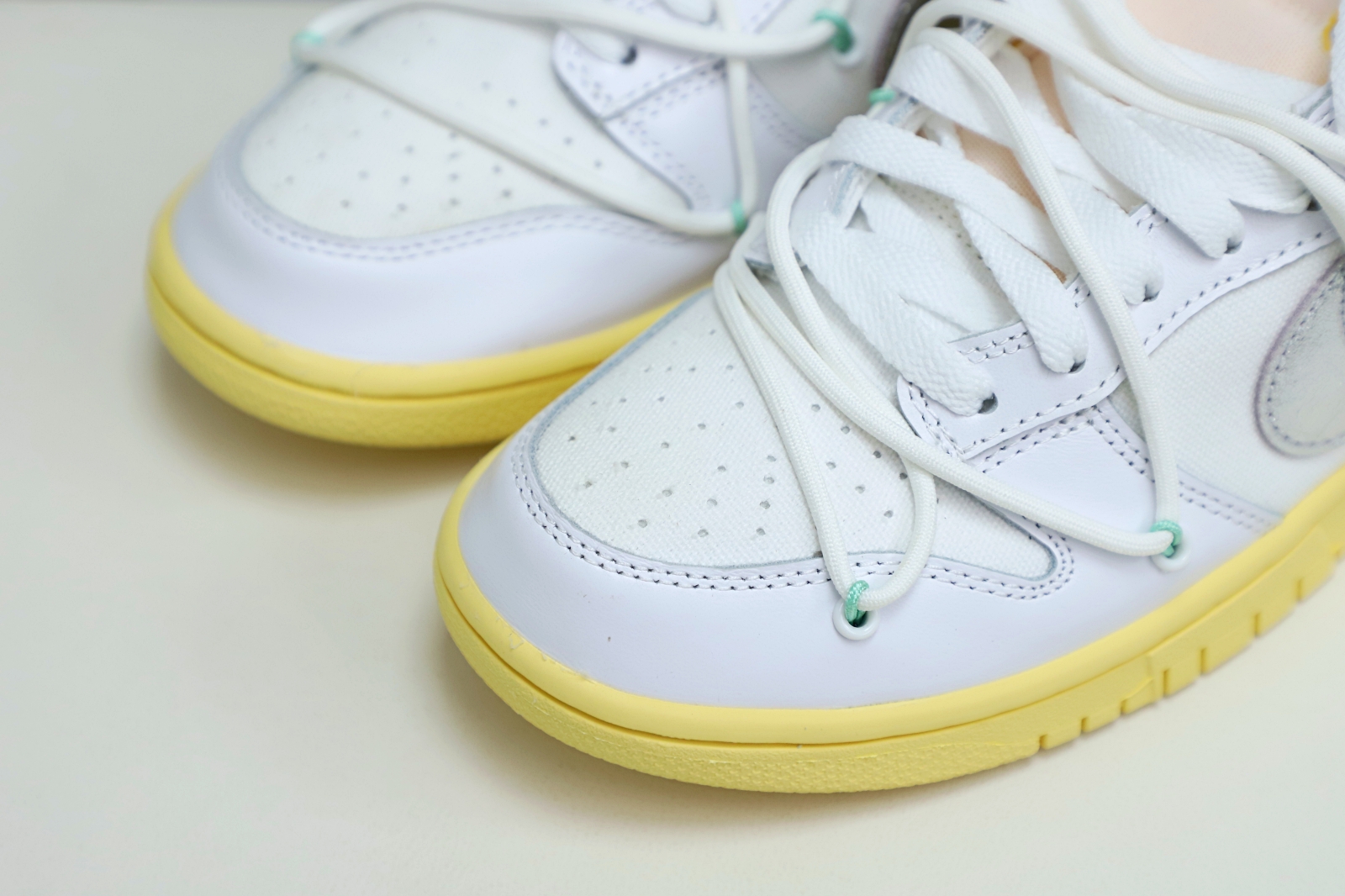 Off-White x Nike Dunk Low