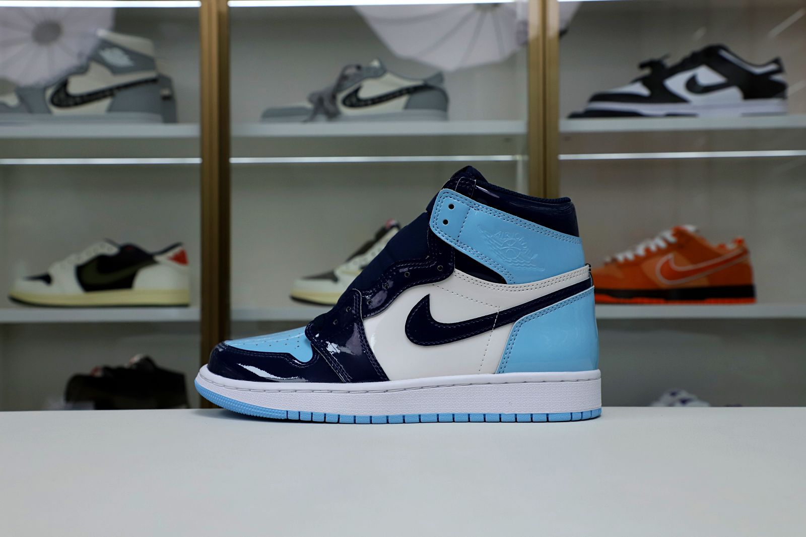 WMNS AIR JORDAN 1 RETRO HIGH OG 'BLUE CHILL'