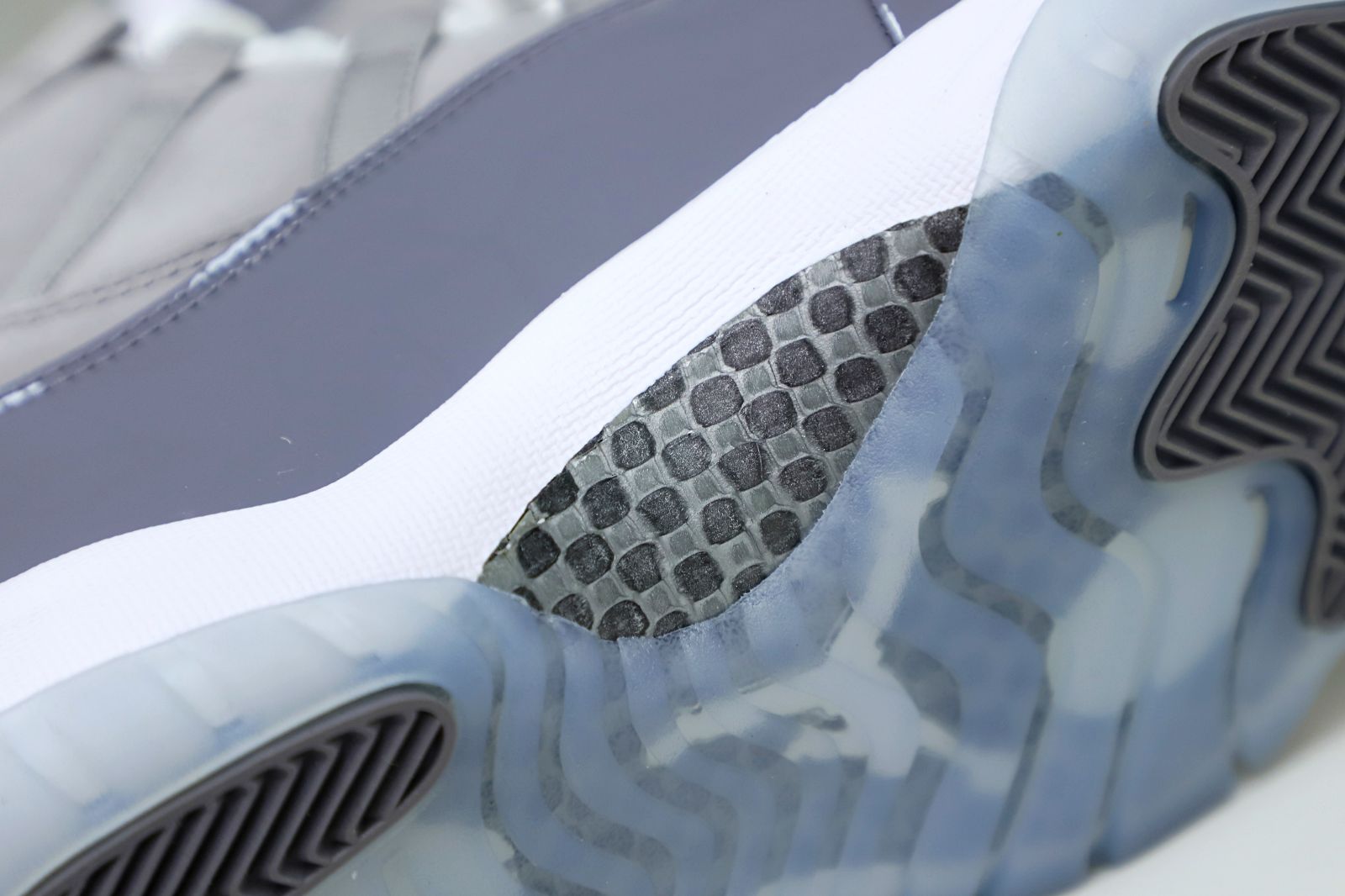 AIR JORDAN 11 RETRO 'COOL GREY' 2021