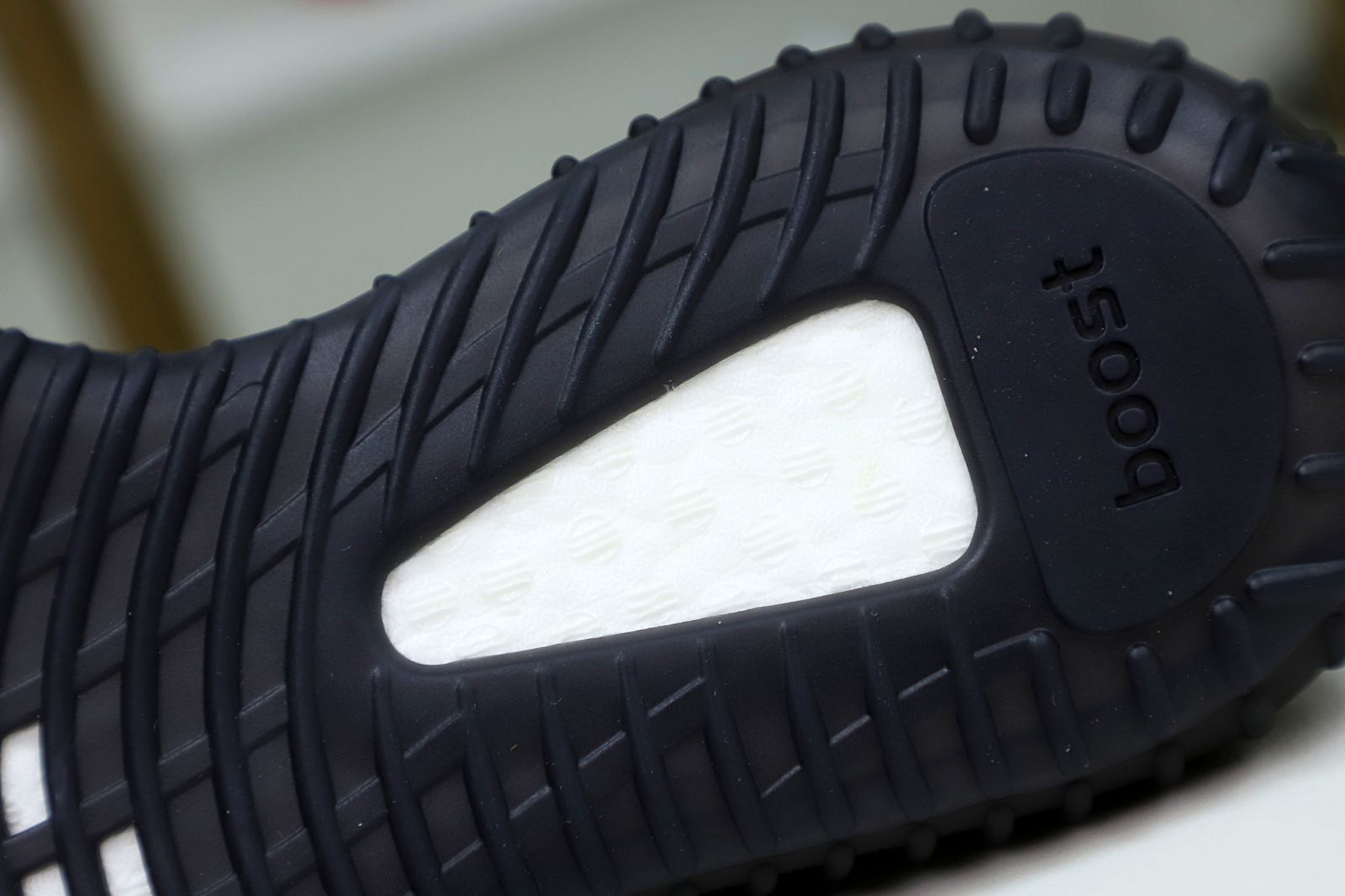 YEEZY BOOST 350 V2 'BRED'