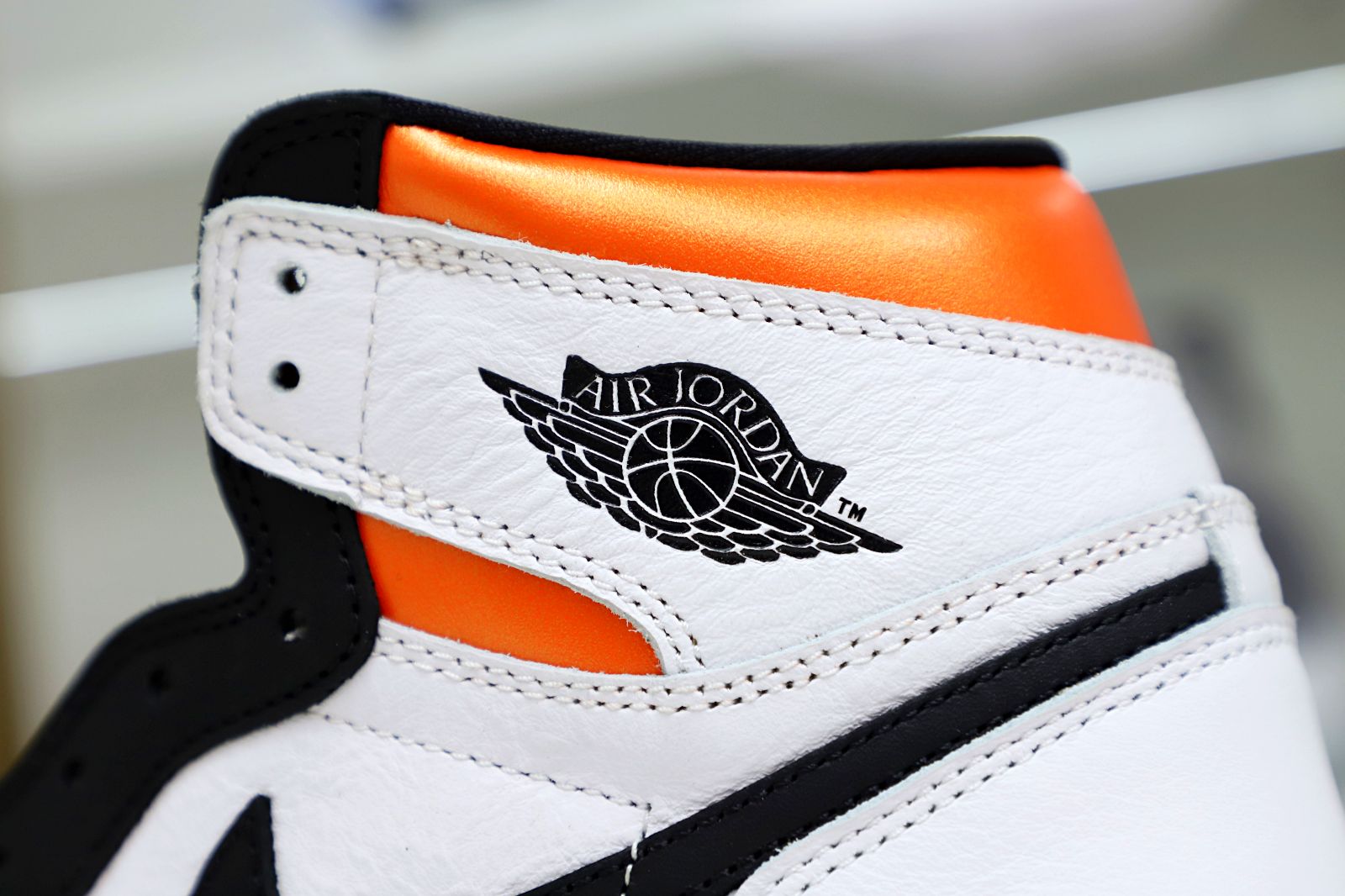 Air Jordan 1 Retro High OG Electro Orange'