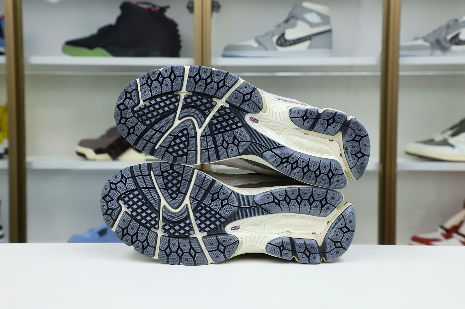 New Balance NB 2002R 