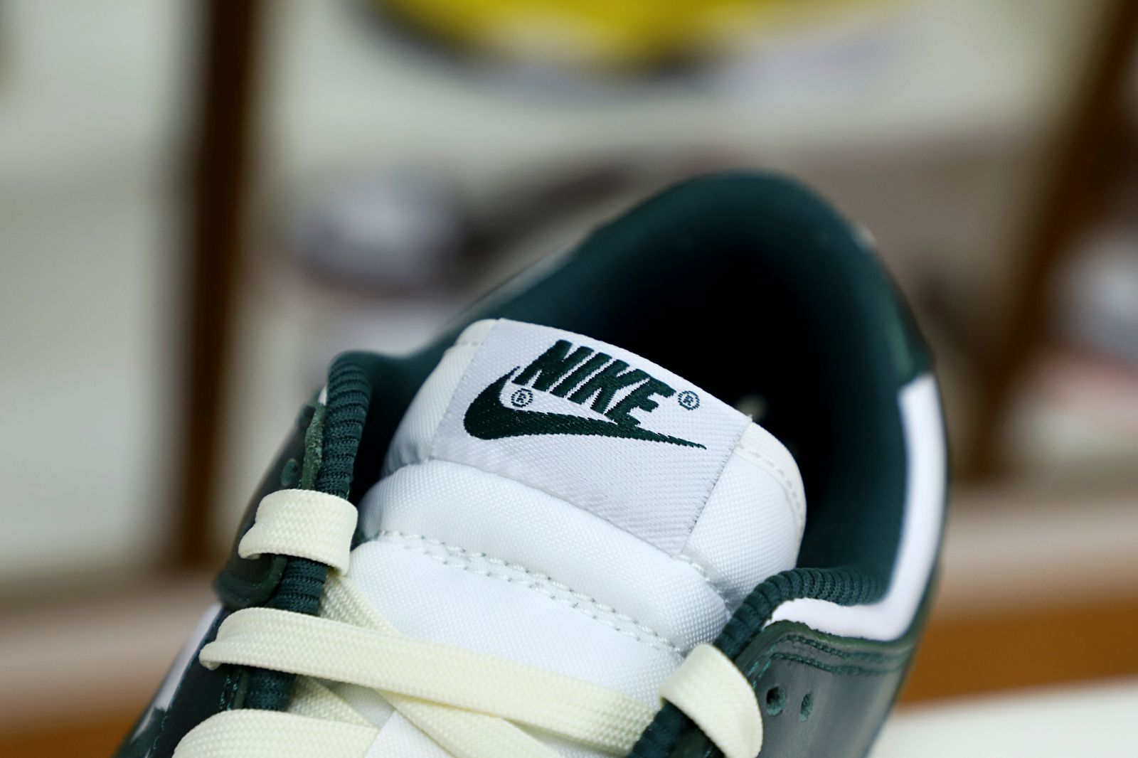 NIKE WMNS DUNK LOW 'VINTAGE GREEN'