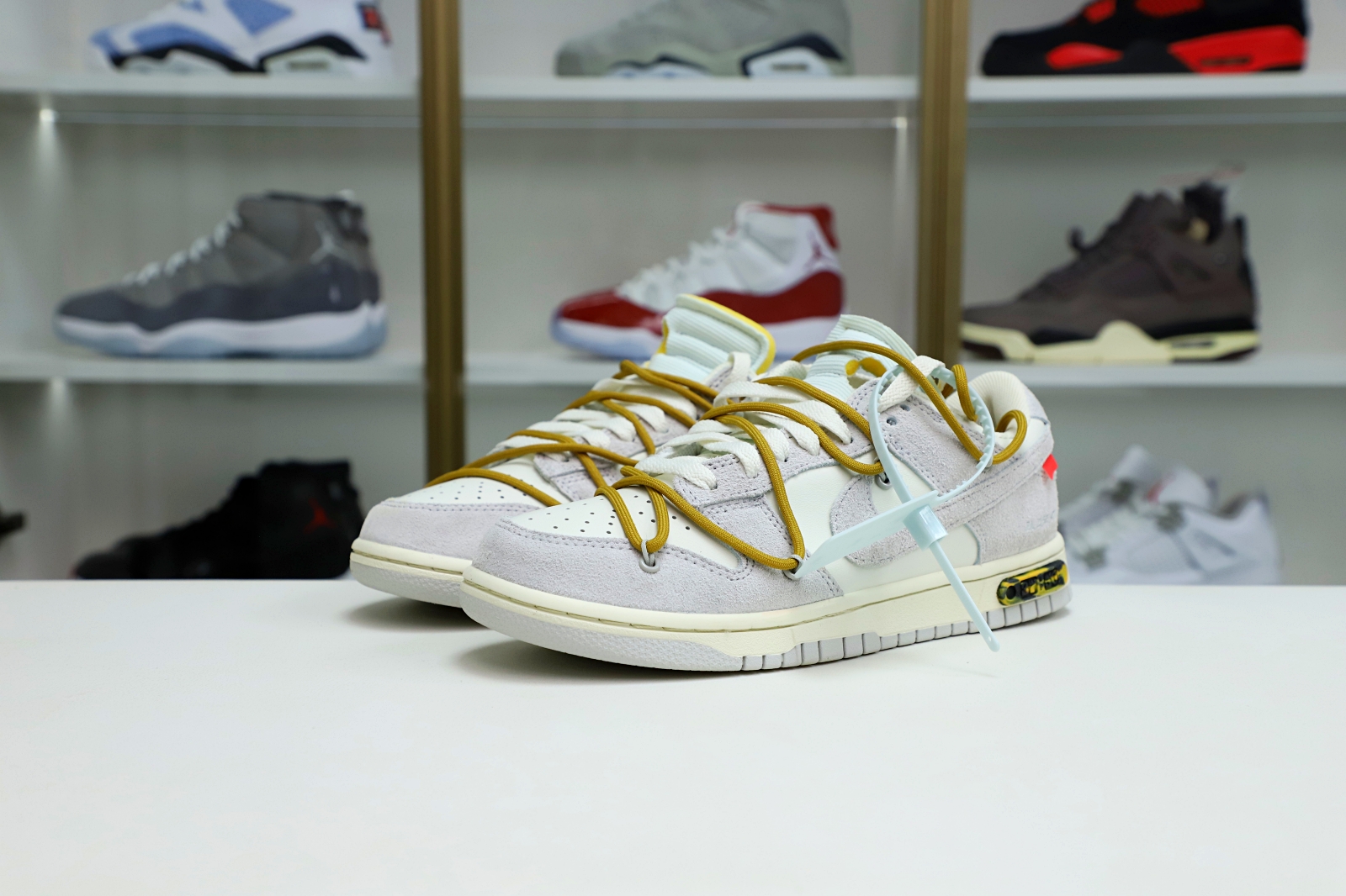 NIKE DUNK LOW OFF-WHITE LOT 37