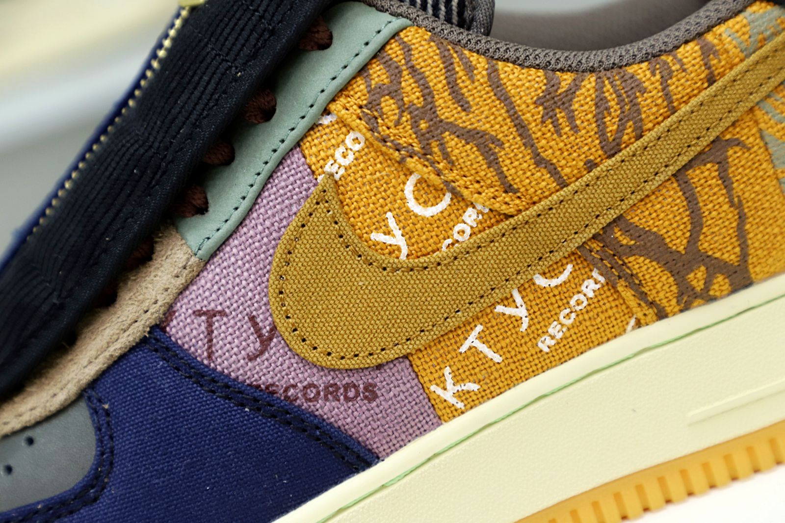 TRAVIS SCOTT X AIR FORCE 1 LOW 'CACTUS