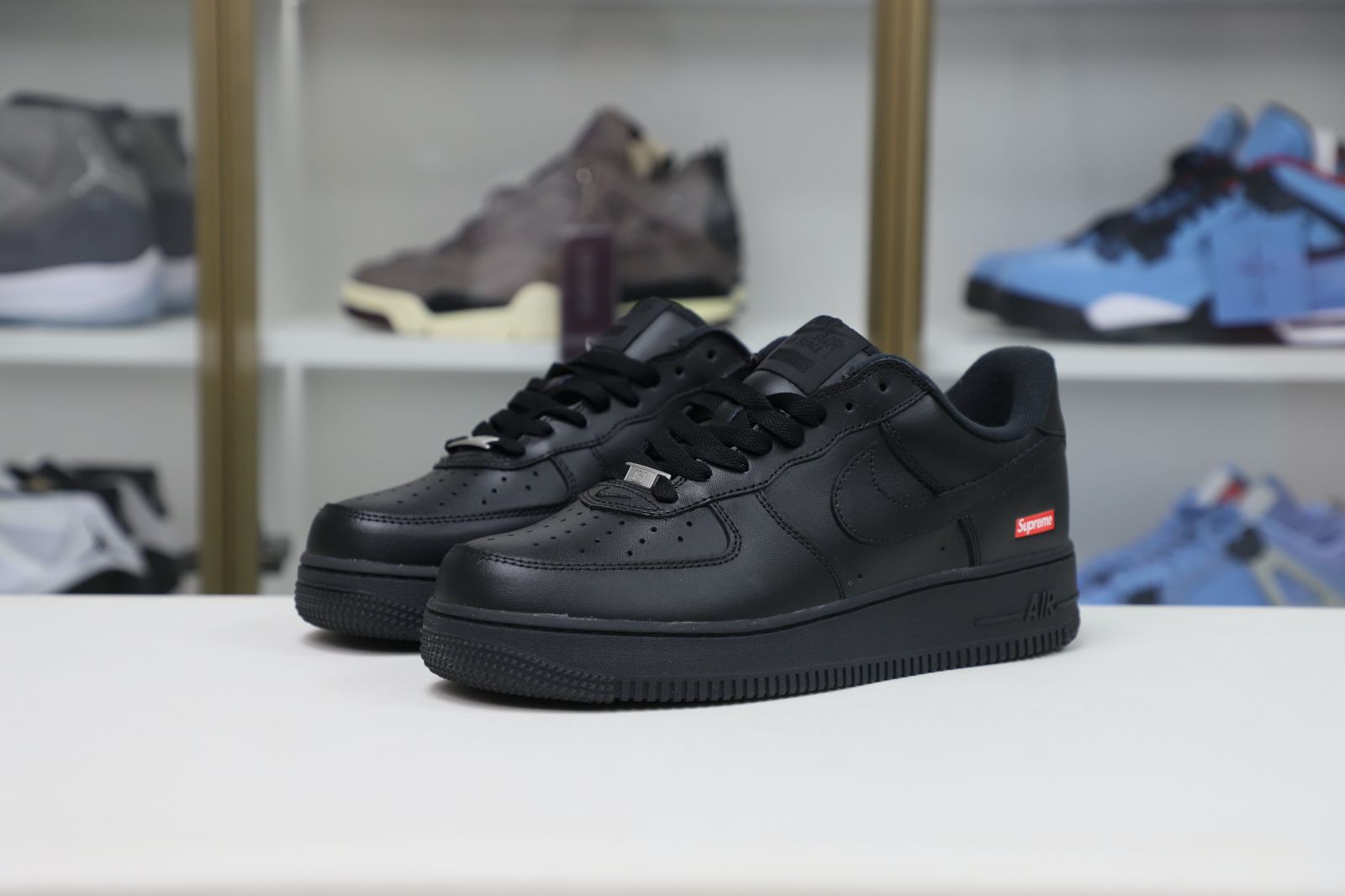 Supreme Nike Air Force 1 Low 