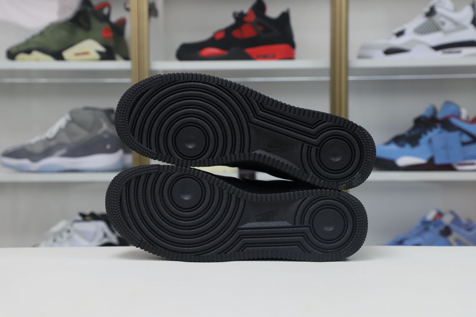 Supreme Nike Air Force 1 Low 