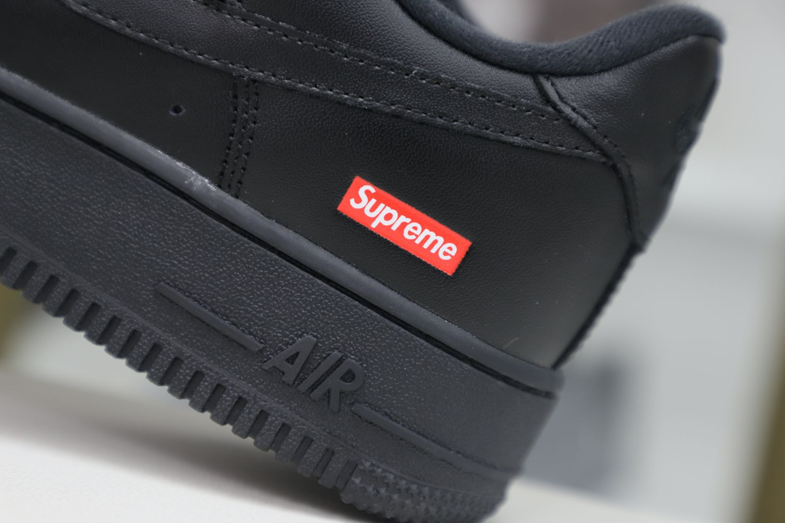 Supreme Nike Air Force 1 Low 