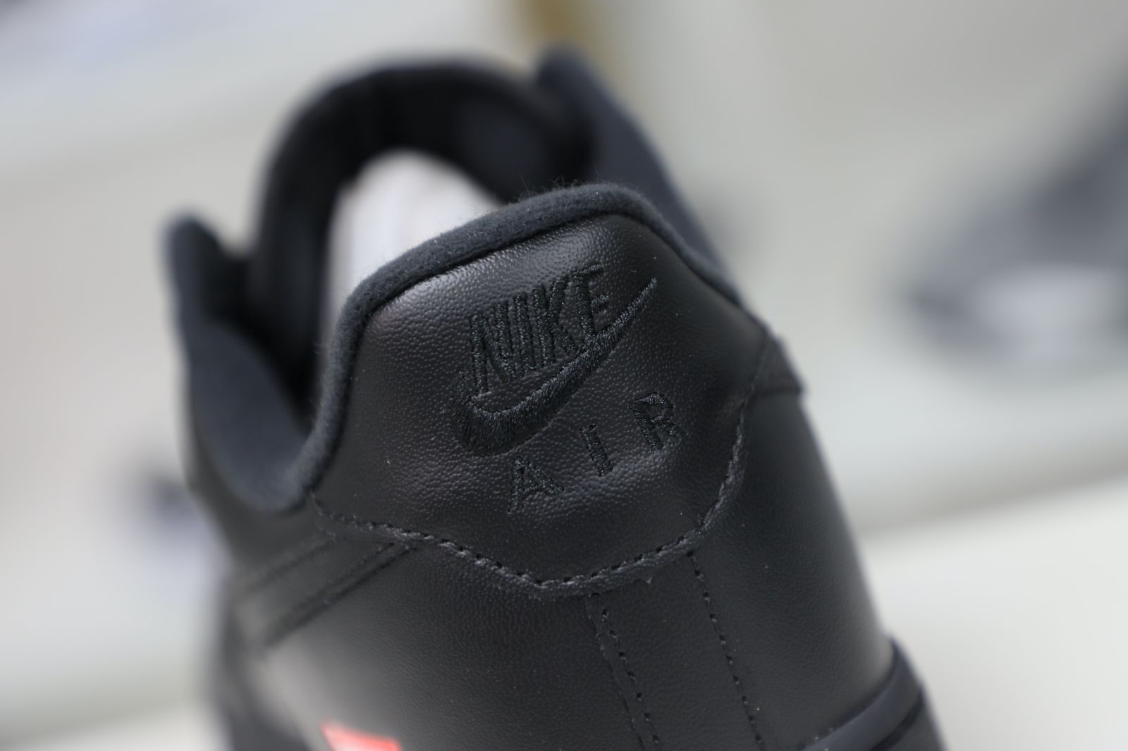 Supreme Nike Air Force 1 Low 