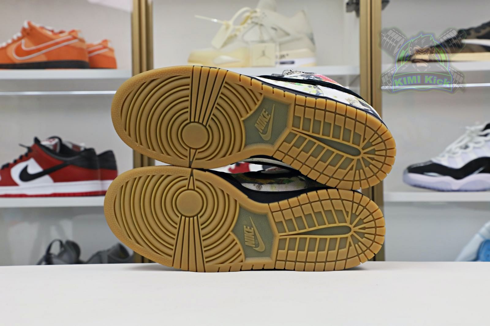 Supreme xNike SB DunkLow