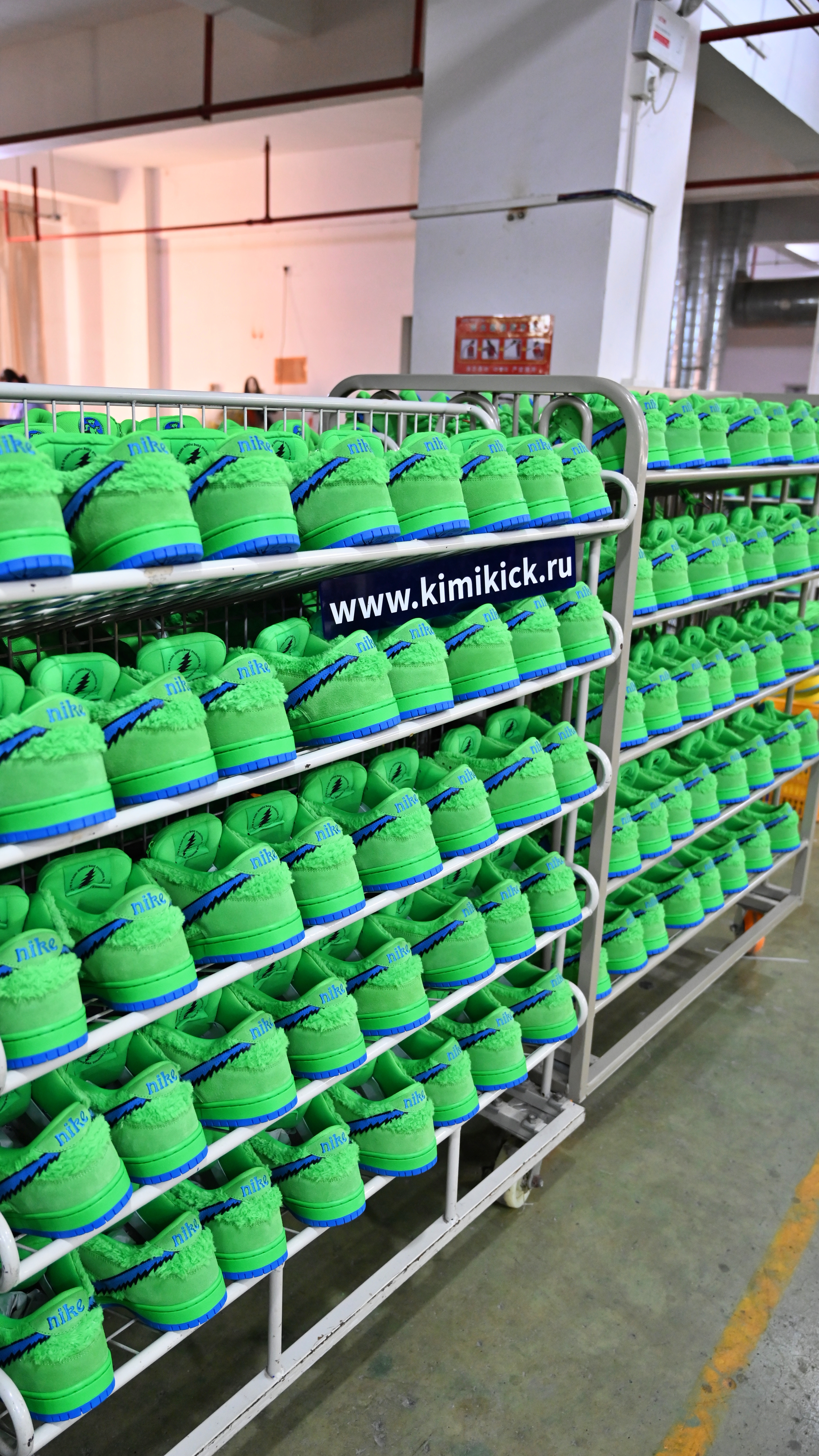 Sneakershoes of this quality are defined by me as “No different Version”