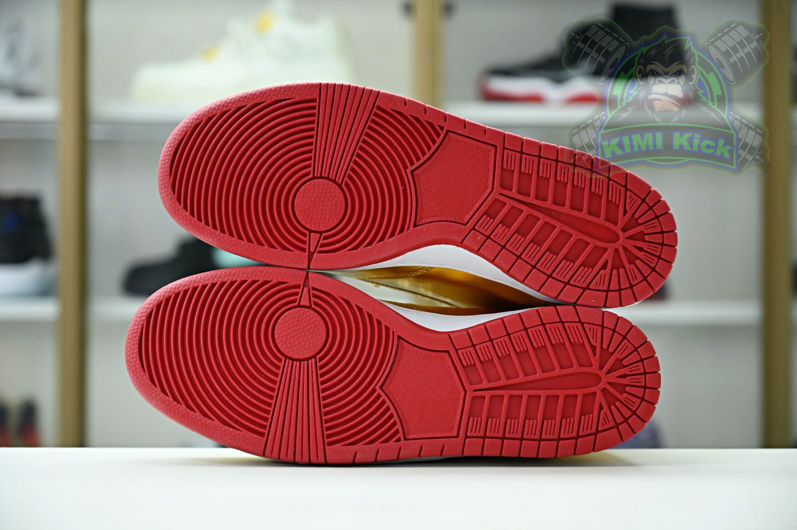 Never Surrender Trump sneakers MAGA.1