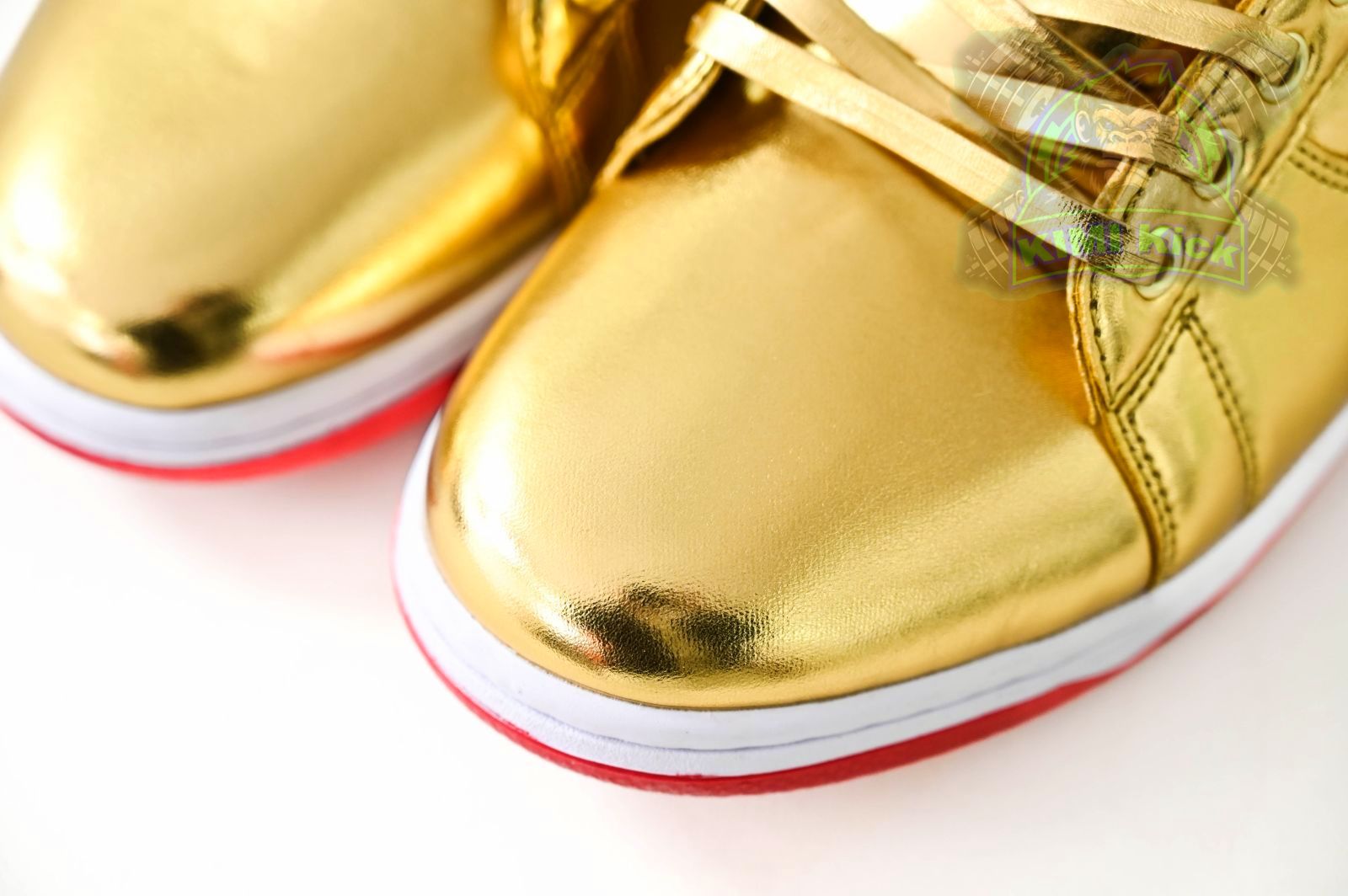 Never Surrender Trump sneakers MAGA.1