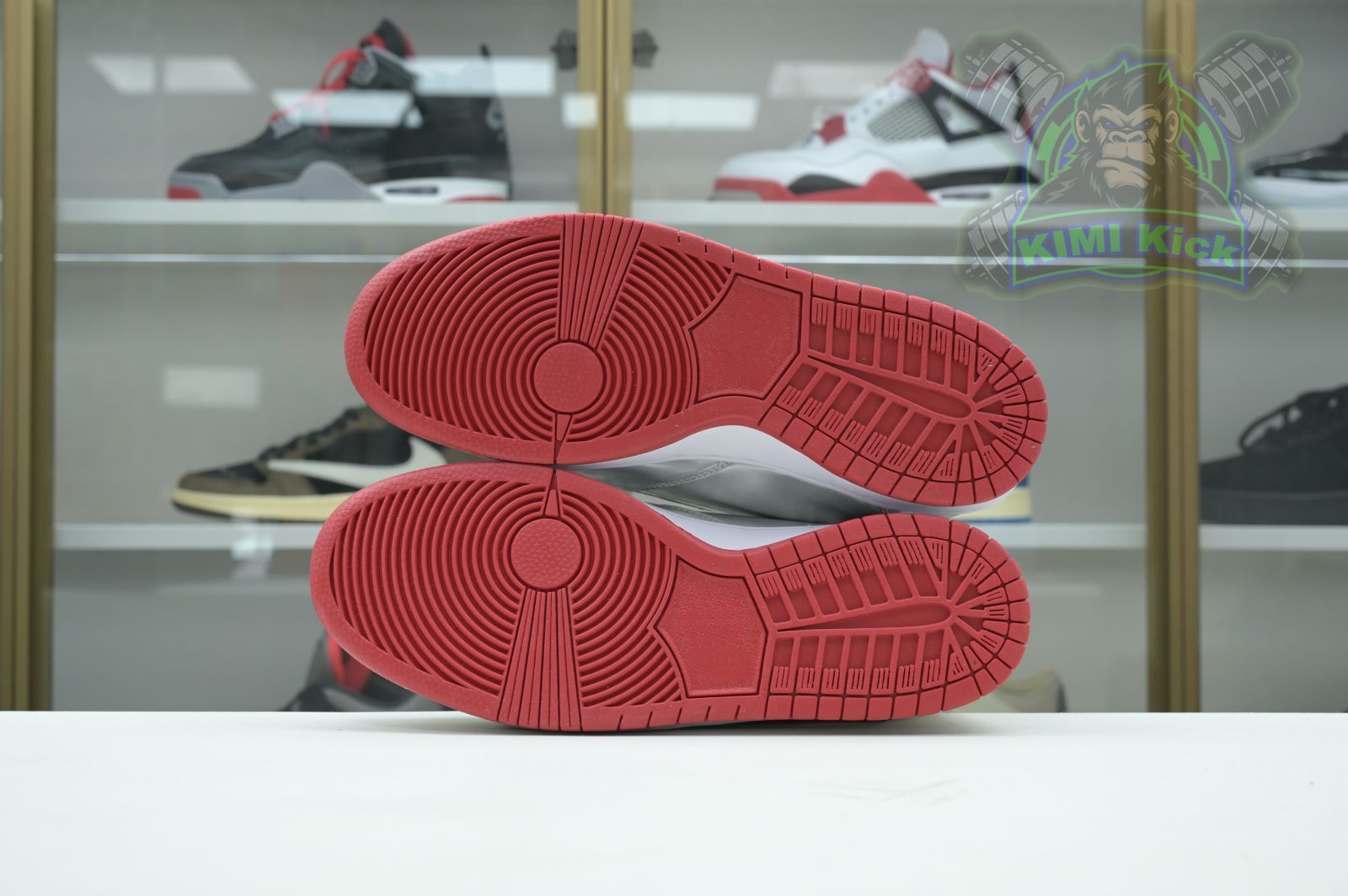 Never Surrender Trump sneakers MAGA.1