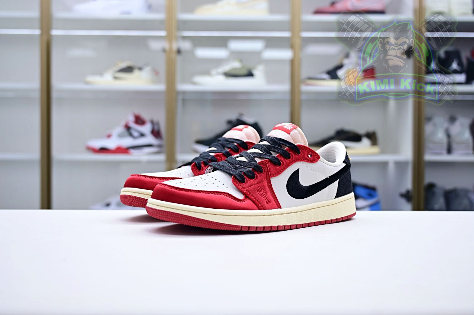 Trophy Room x Jordan Air Jordan 1 Low OG “Away”