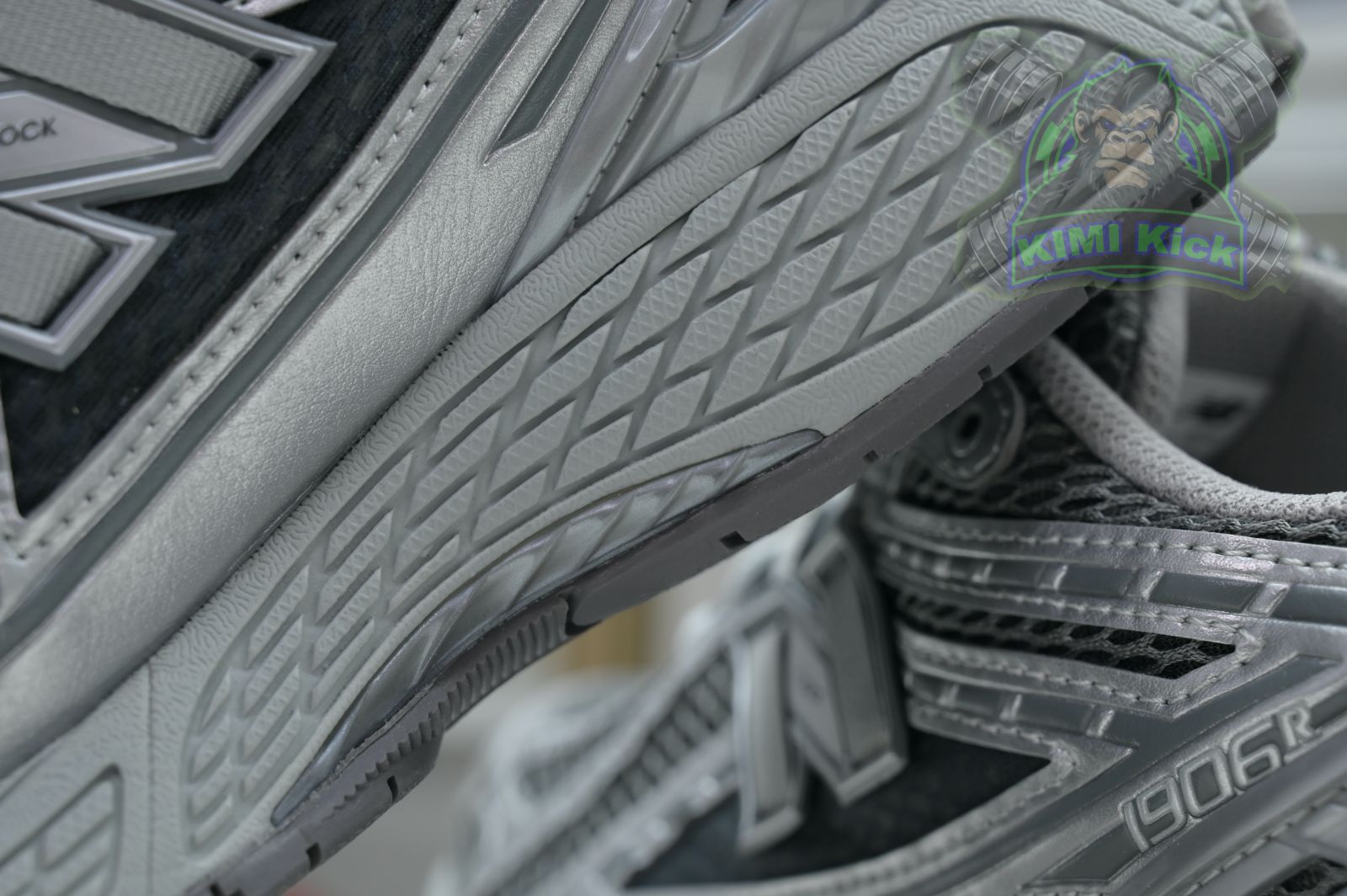 New Balance NB 1906R Y2K