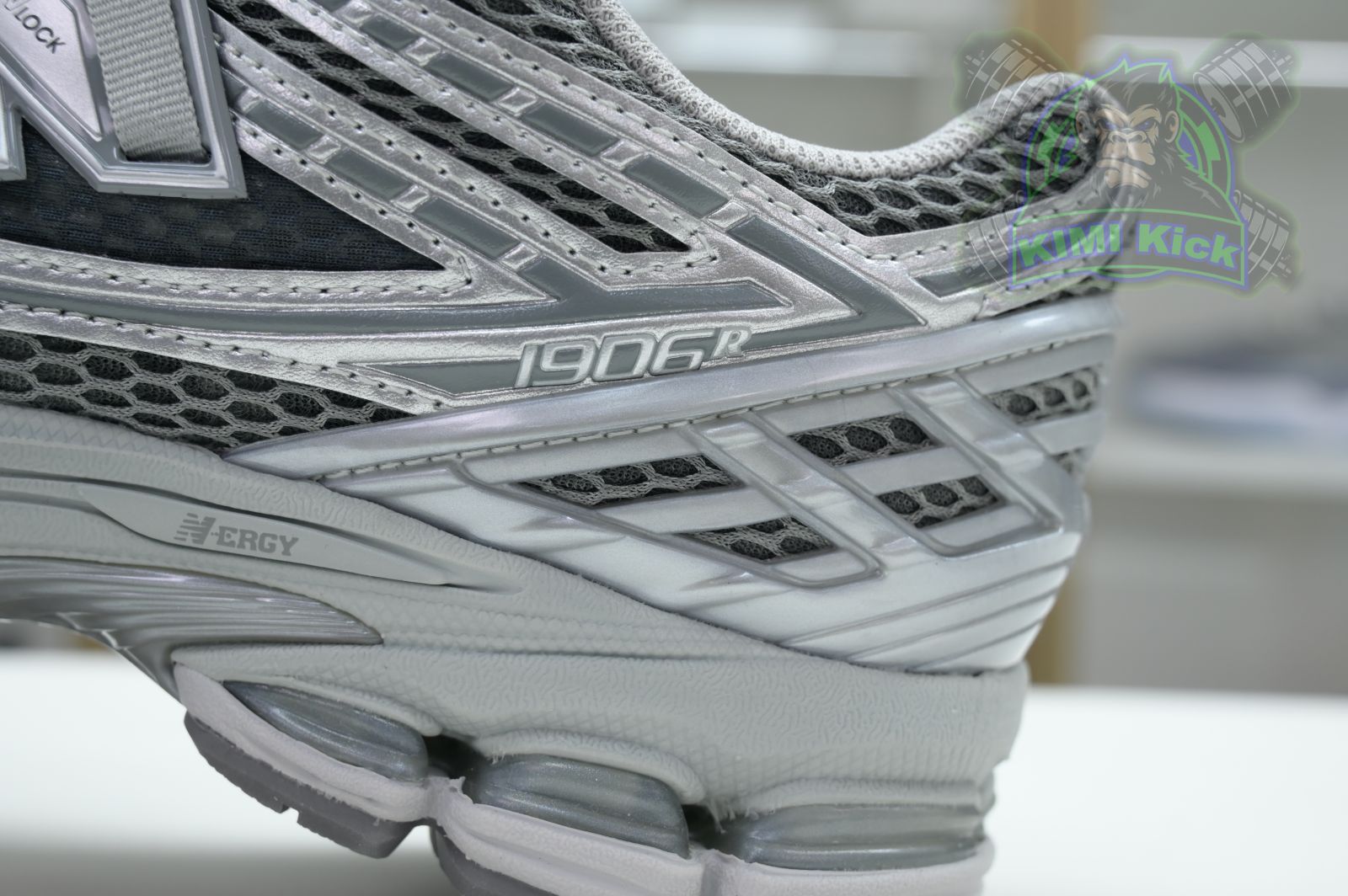 New Balance NB 1906R Y2K