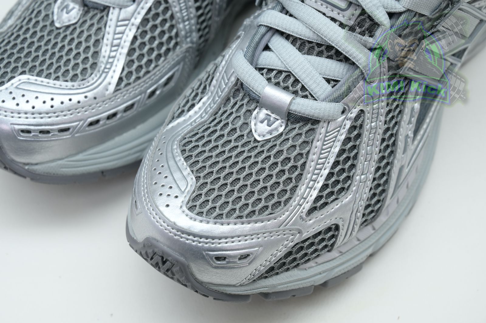 New Balance NB 1906R Y2K