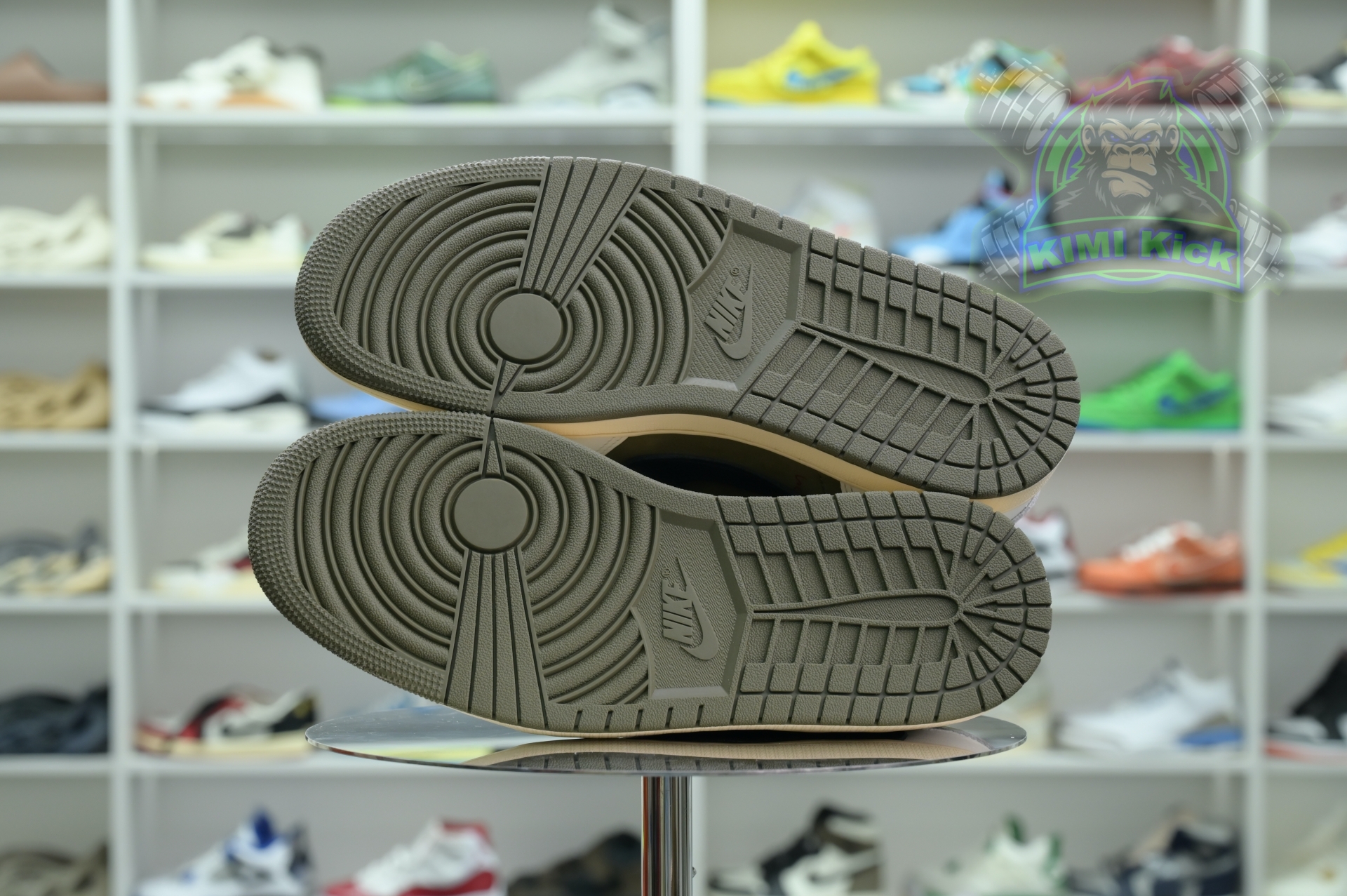 Travis Scott x Jordan Air Jordan 1 Low OG “Medium Olive”