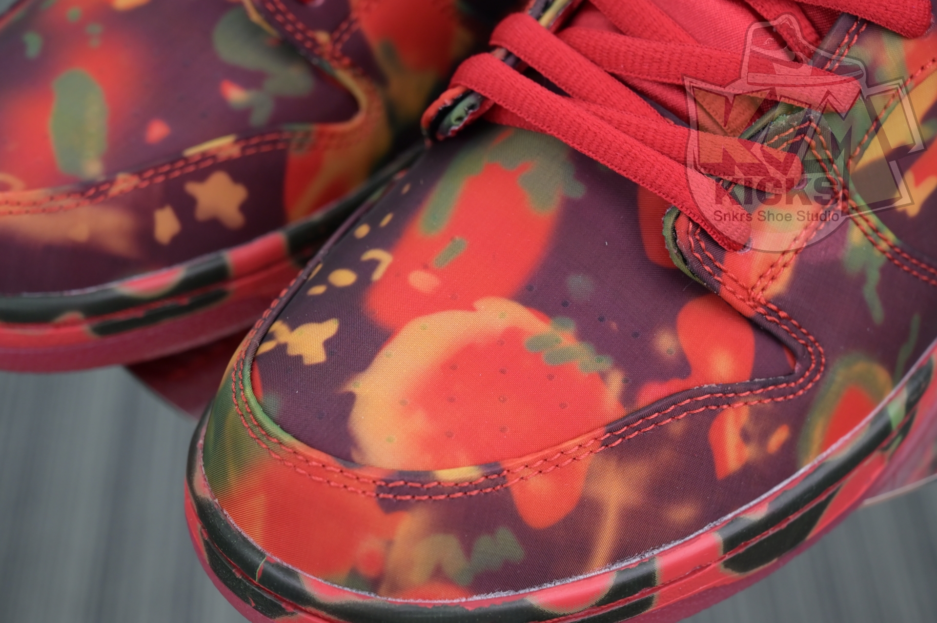 The Wizard of Oz x Nike SBDunk Low“Ruby Slipper”
