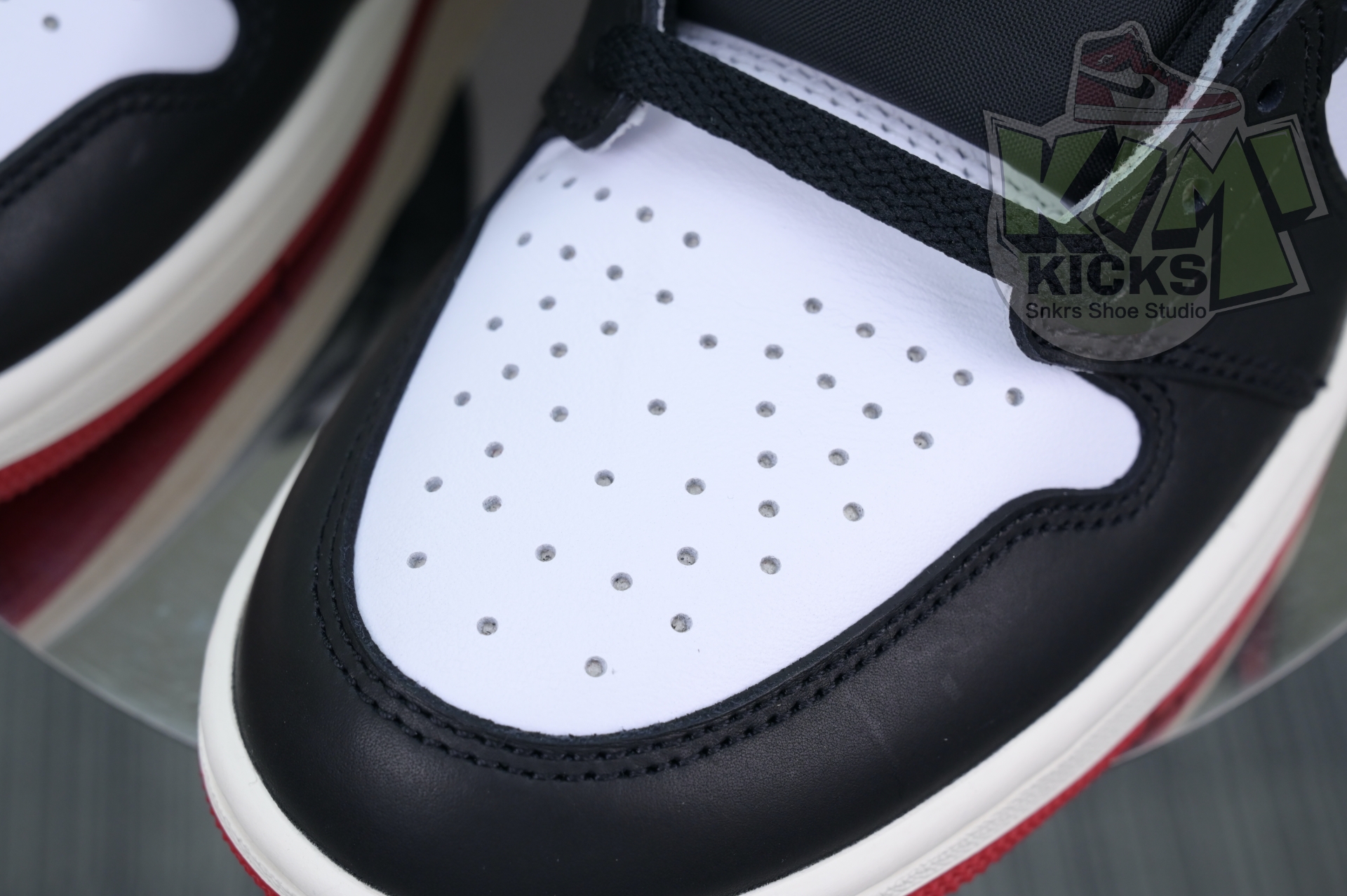 Jordan Air Jordan 1High OG“Black Toe Reimagined”