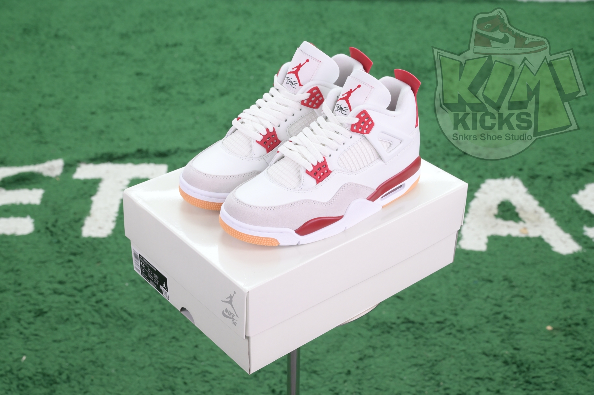 Nike SB x Jordan Air Jordan4“Varsity Red”