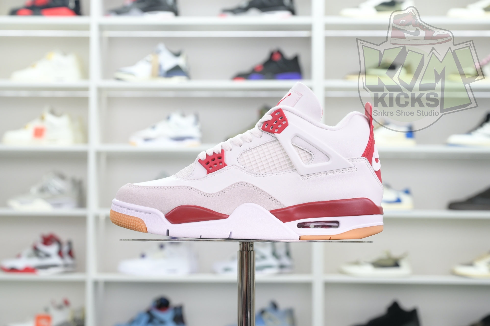 Nike SB x Jordan Air Jordan4“Varsity Red”