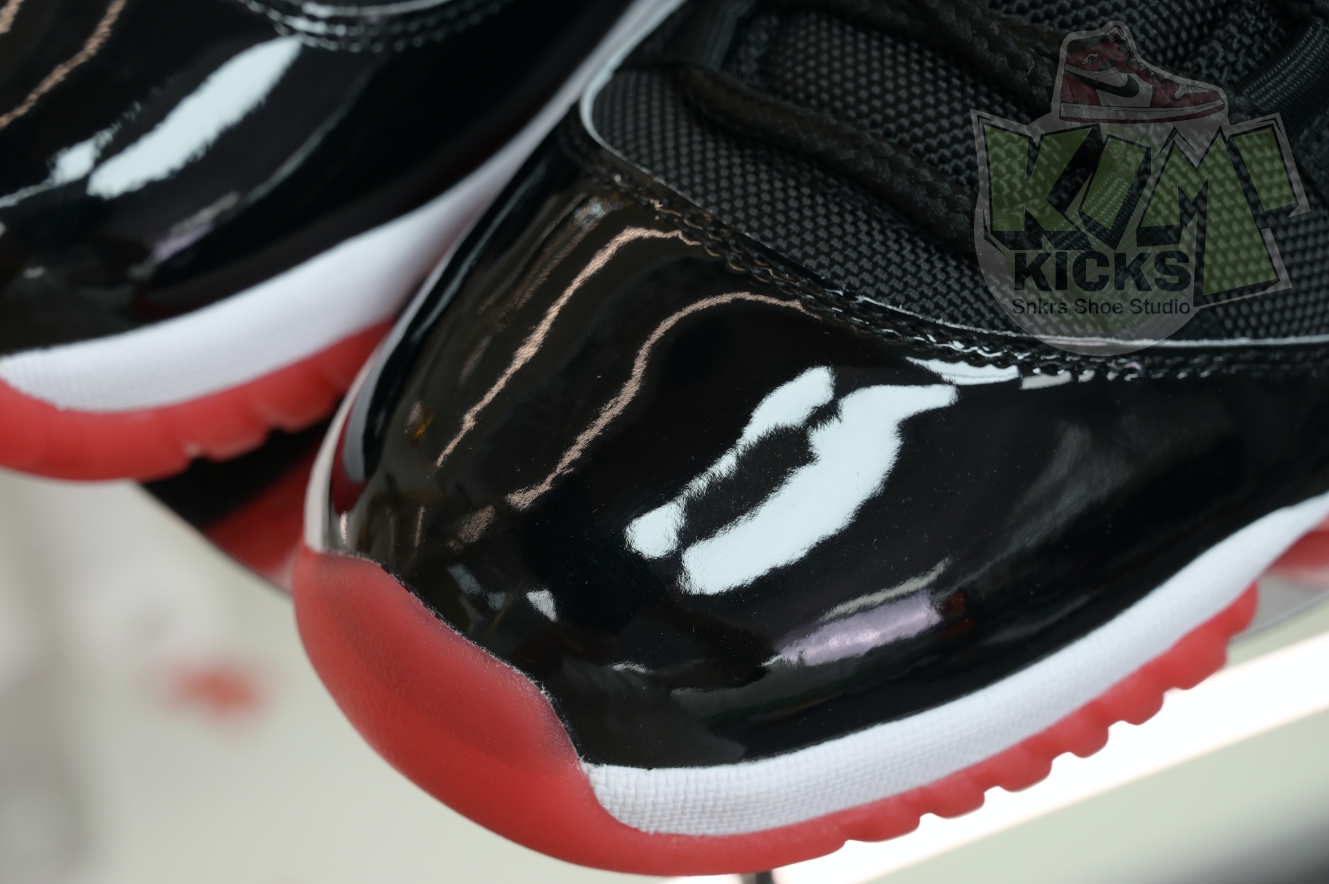 Air Jordan 11 Low“Bred” FV5104-006